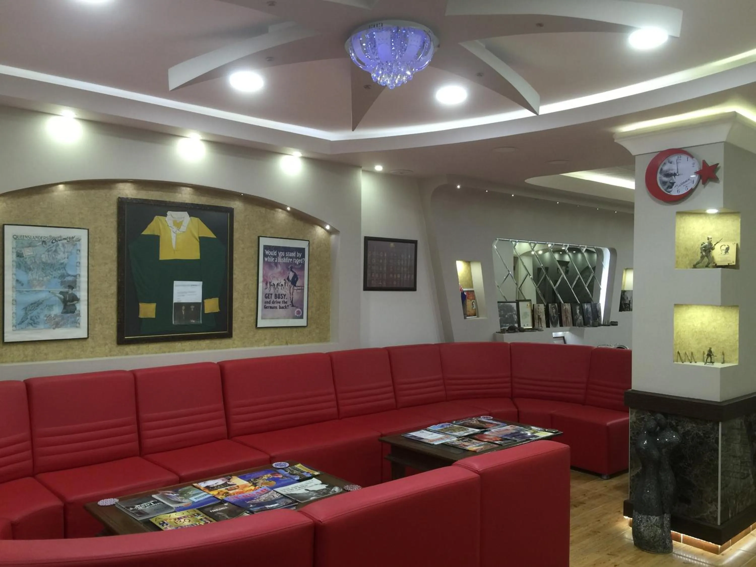 Lobby or reception in TJ's Hotel