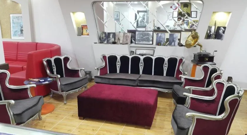 Lobby or reception in TJ's Hotel