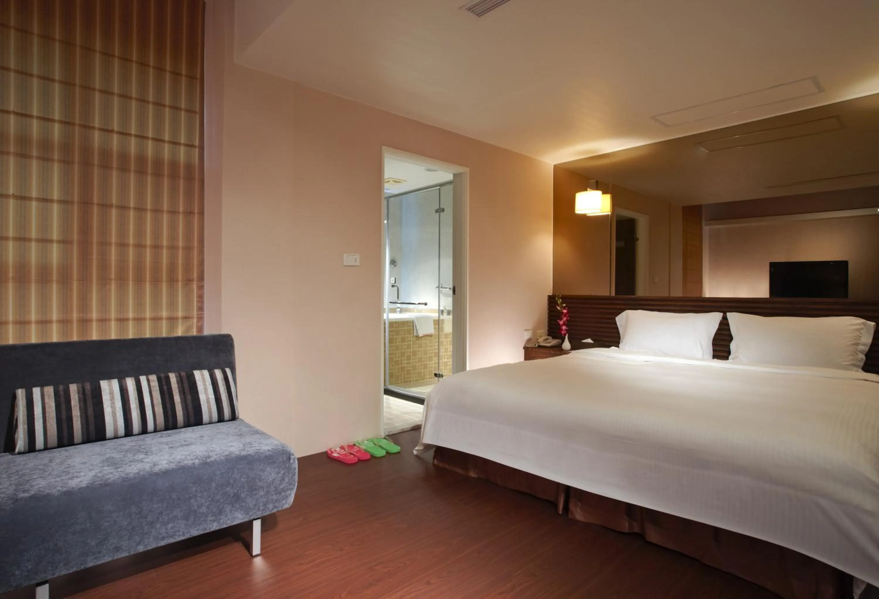 Bedroom, Bed in Hua Ge Hot Spring Hotel