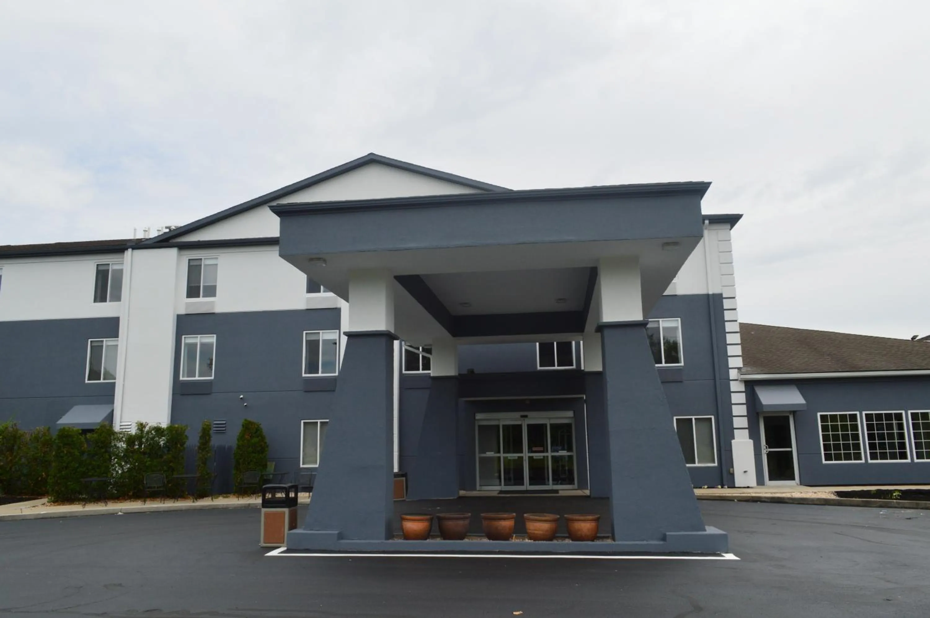 Property building in Comfort Inn & Suites Harrisburg-Hershey North