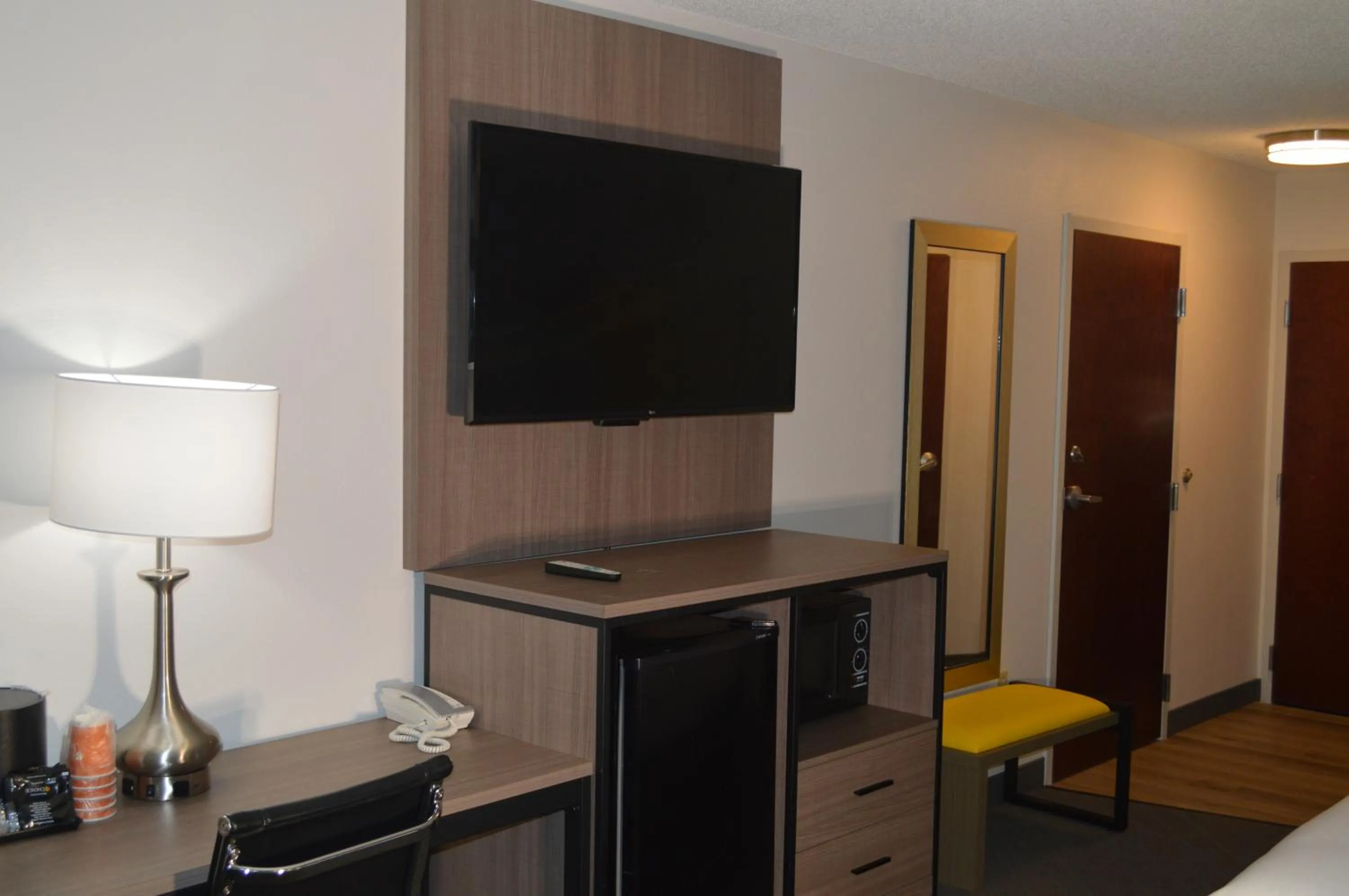Photo of the whole room in Comfort Inn & Suites Harrisburg-Hershey North