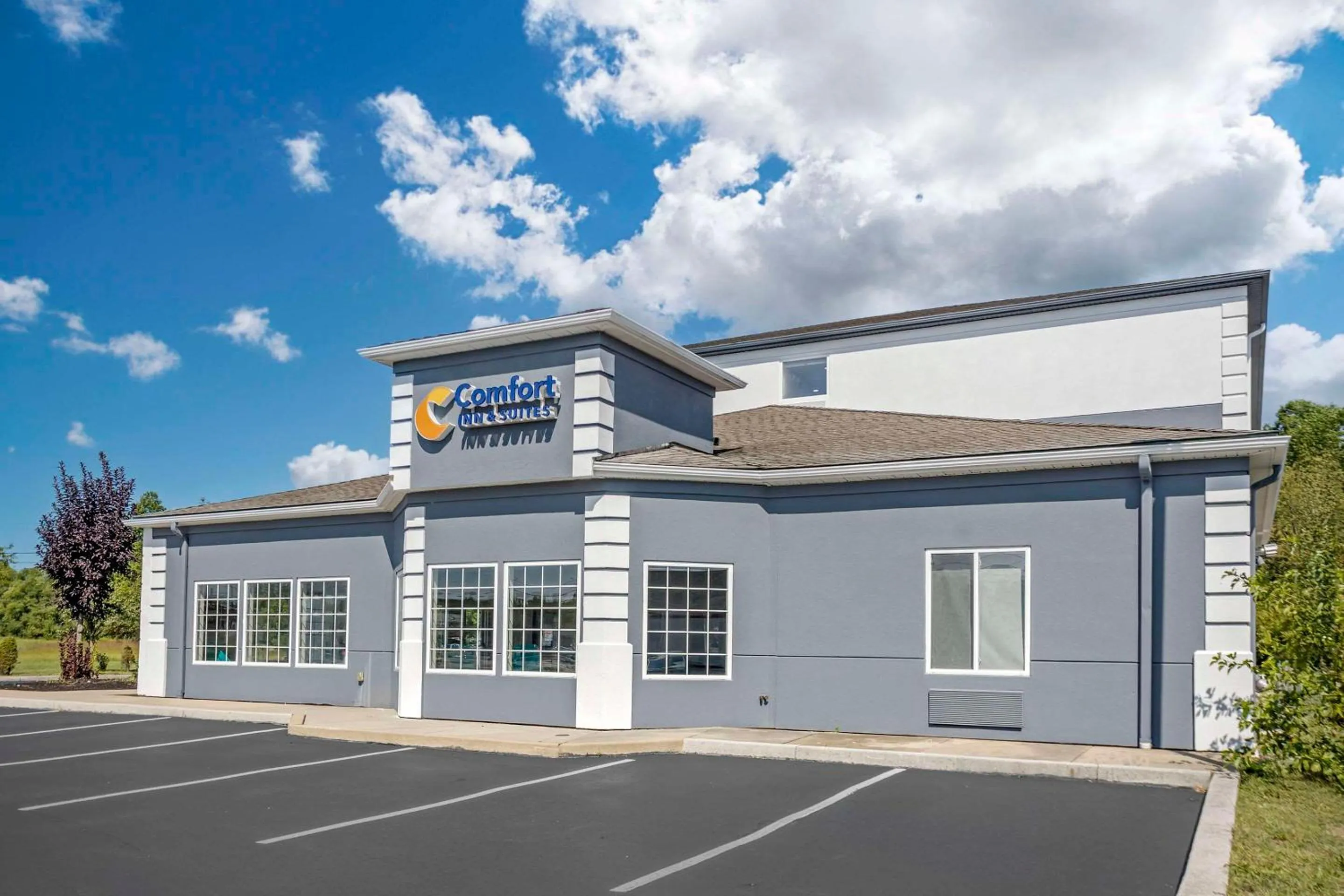 Property building in Comfort Inn & Suites Harrisburg-Hershey North