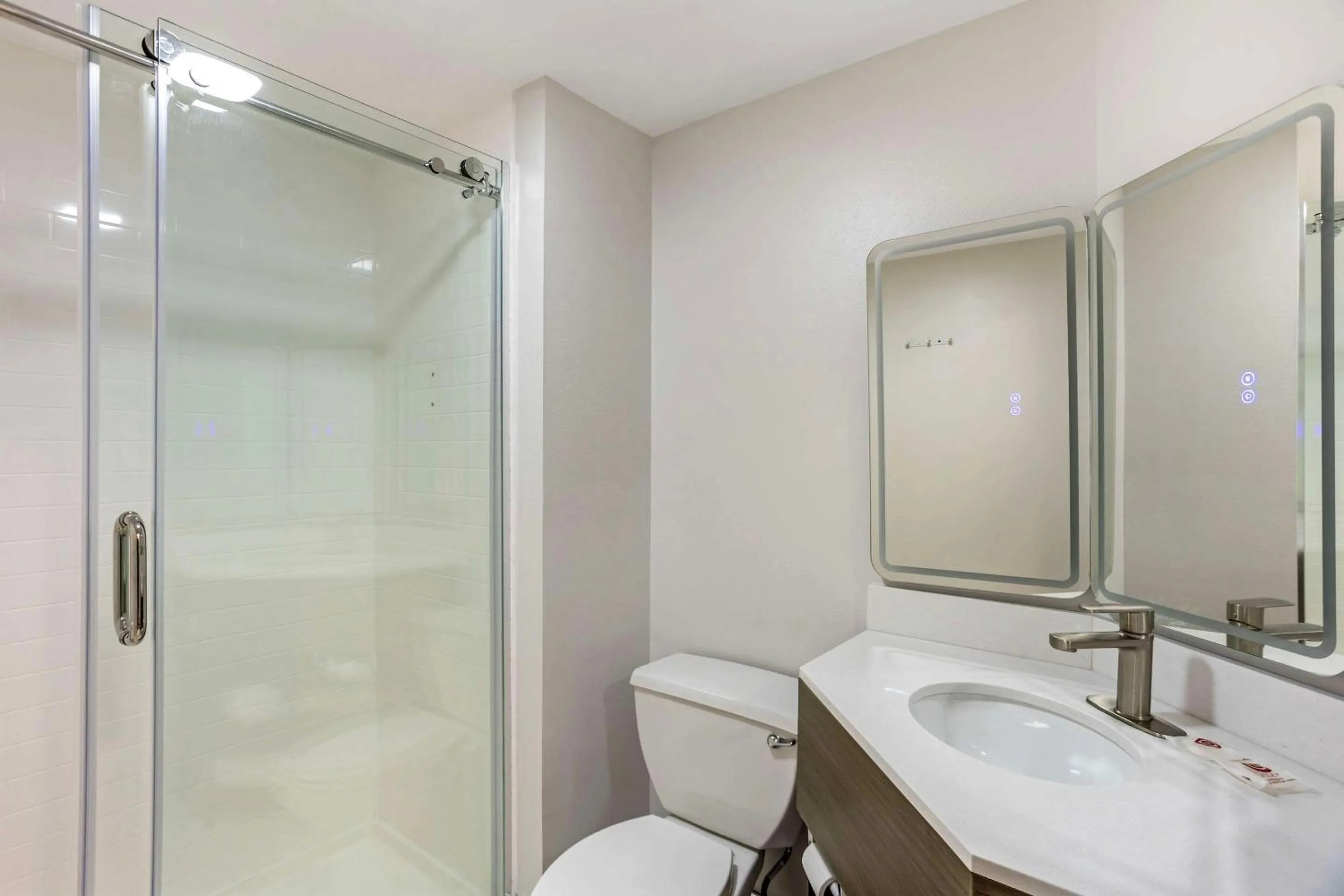 Bedroom in Comfort Inn & Suites Harrisburg-Hershey North