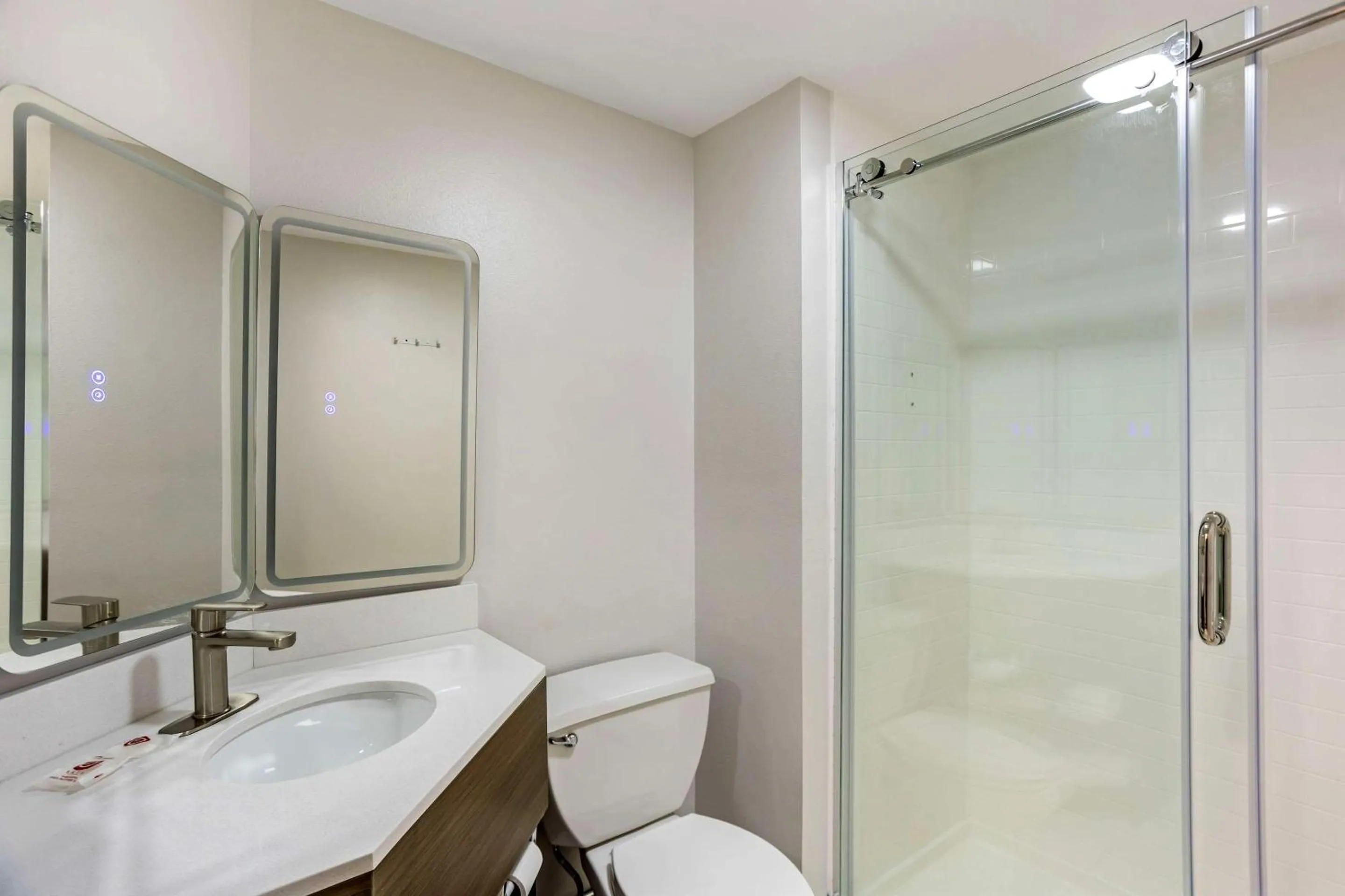 Bedroom in Comfort Inn & Suites Harrisburg-Hershey North