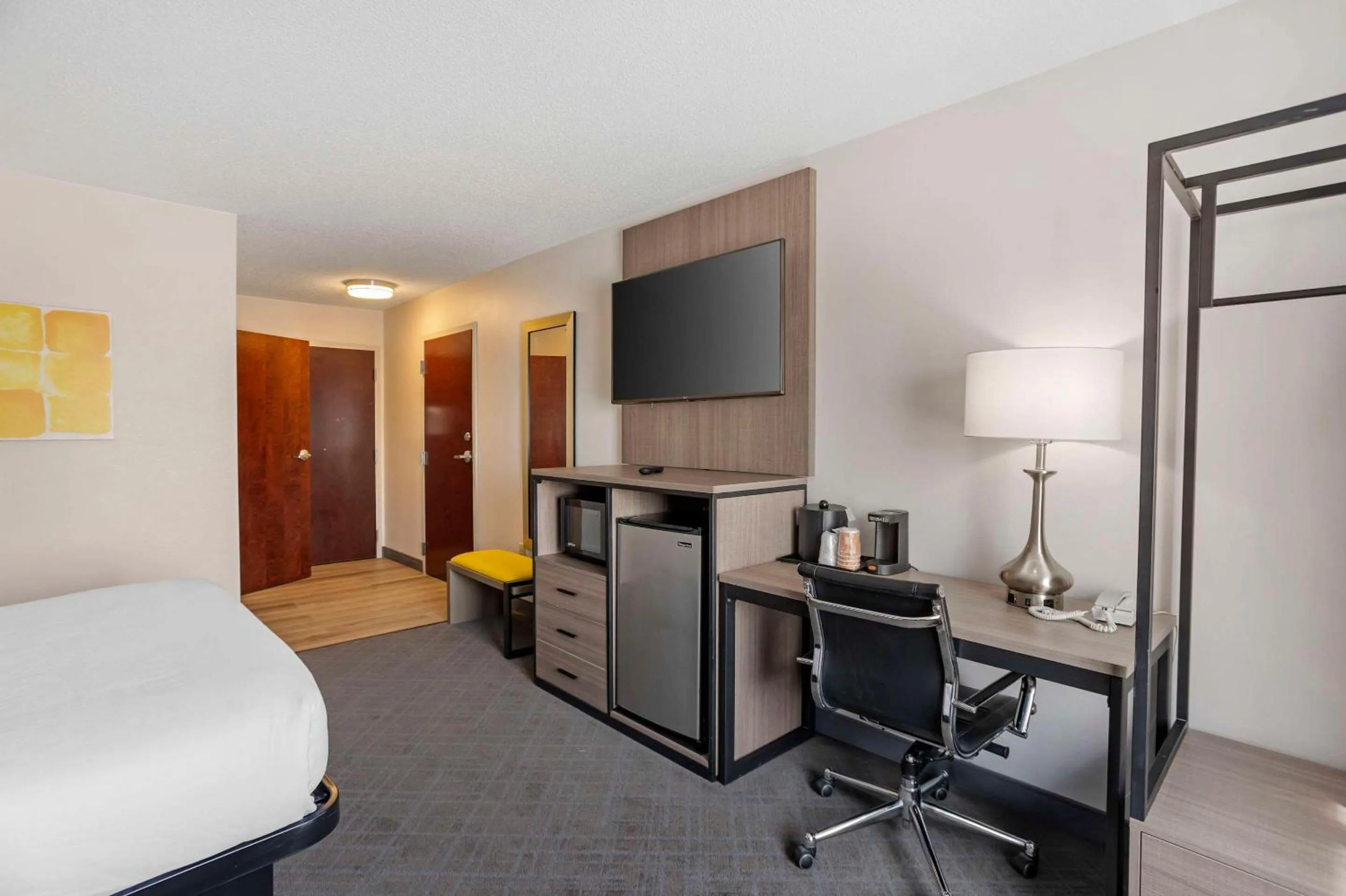 Bedroom, Bed in Comfort Inn & Suites Harrisburg-Hershey North