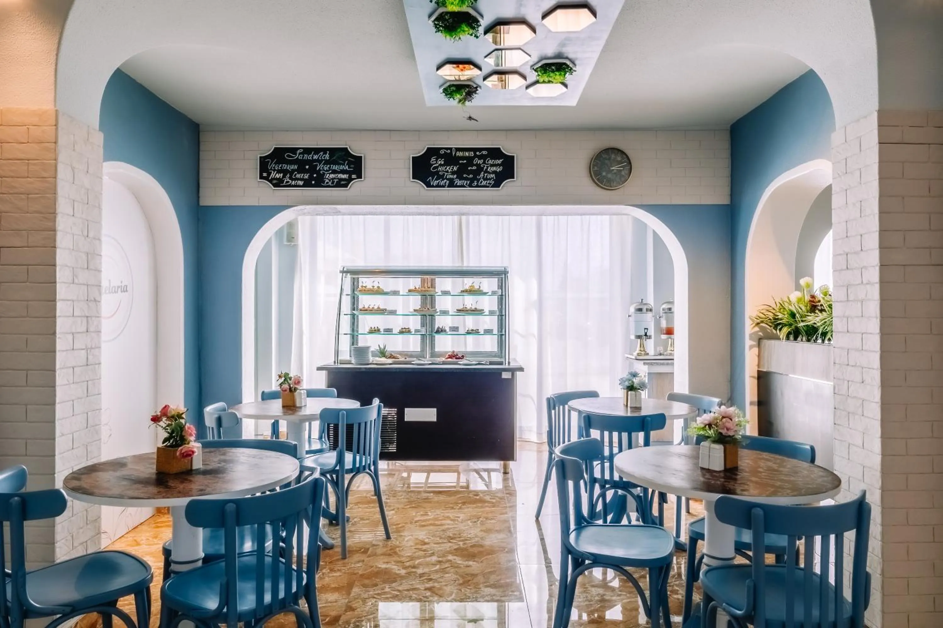 Restaurant/places to eat in Grand Muthu Oura View Beach Club