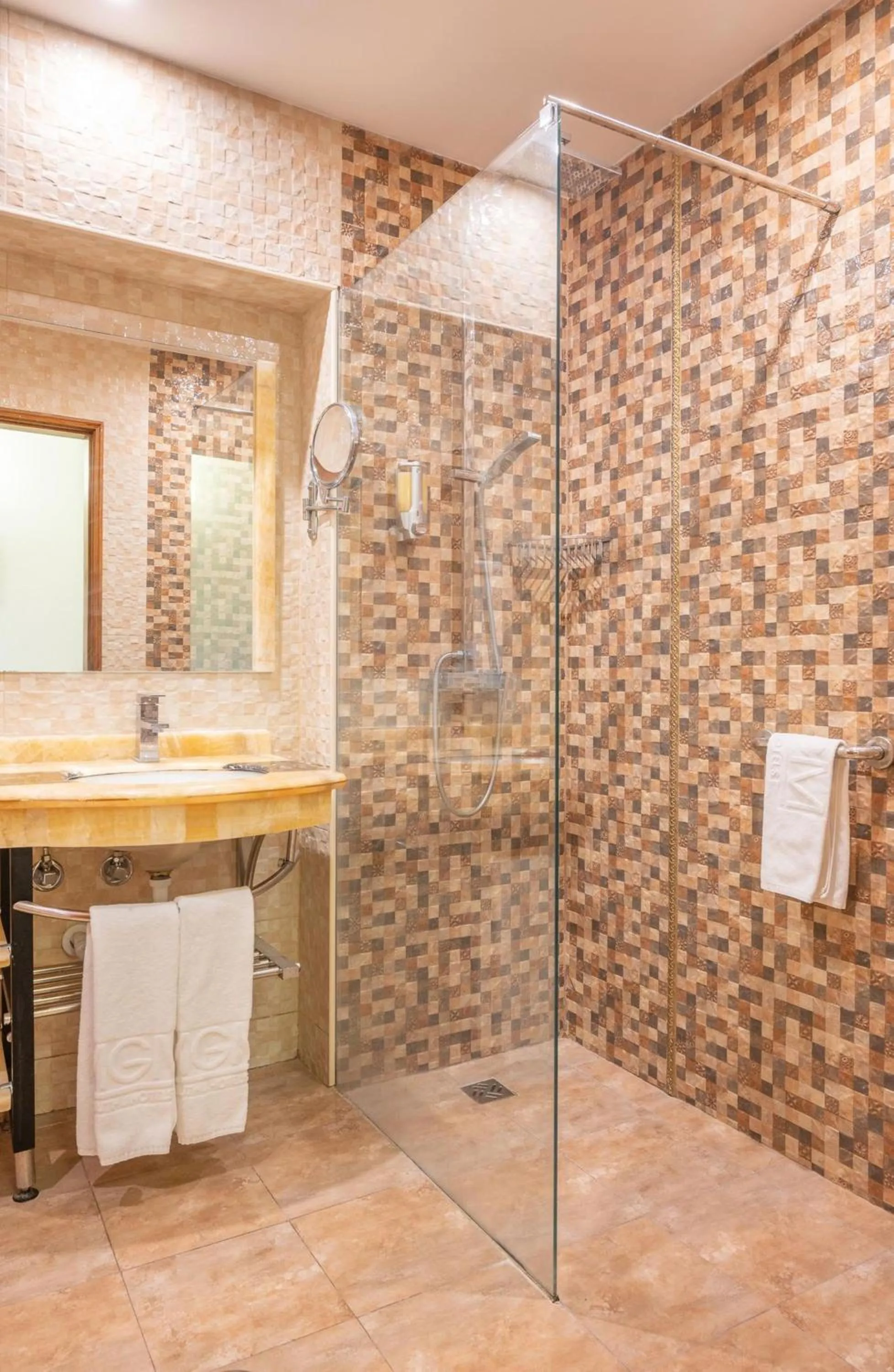 Shower in Grand Muthu Oura View Beach Club