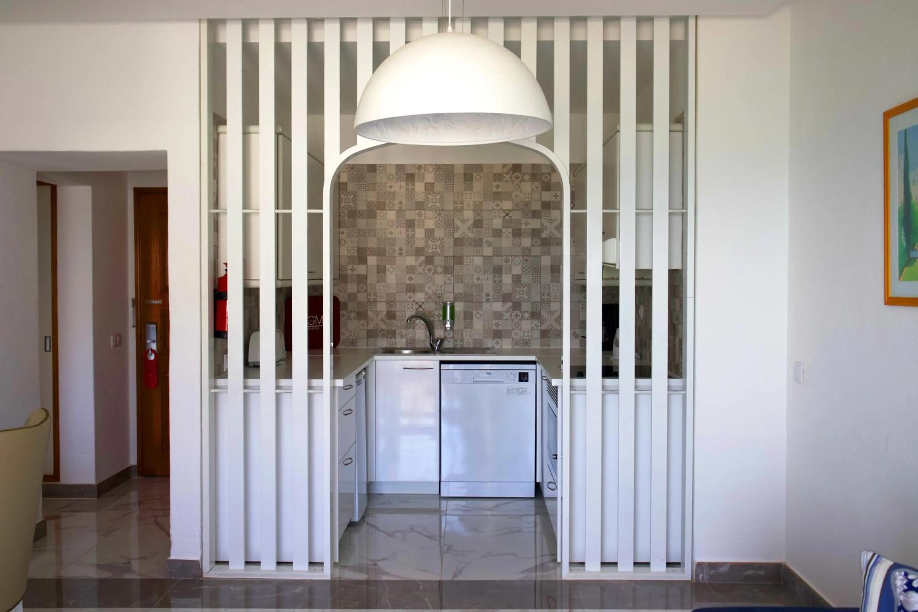 Coffee/tea facilities in Grand Muthu Oura View Beach Club