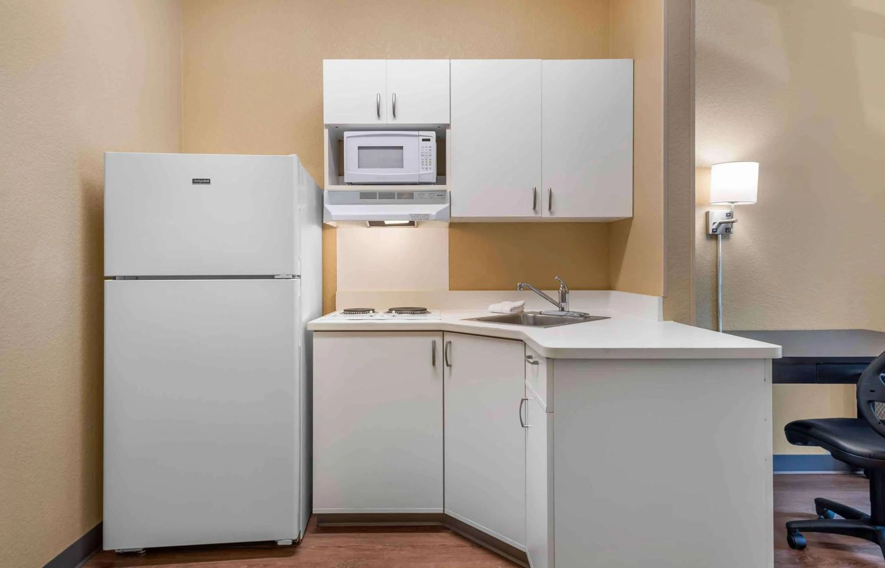 Kitchen or kitchenette in Extended Stay America Suites - Princeton - South Brunswick