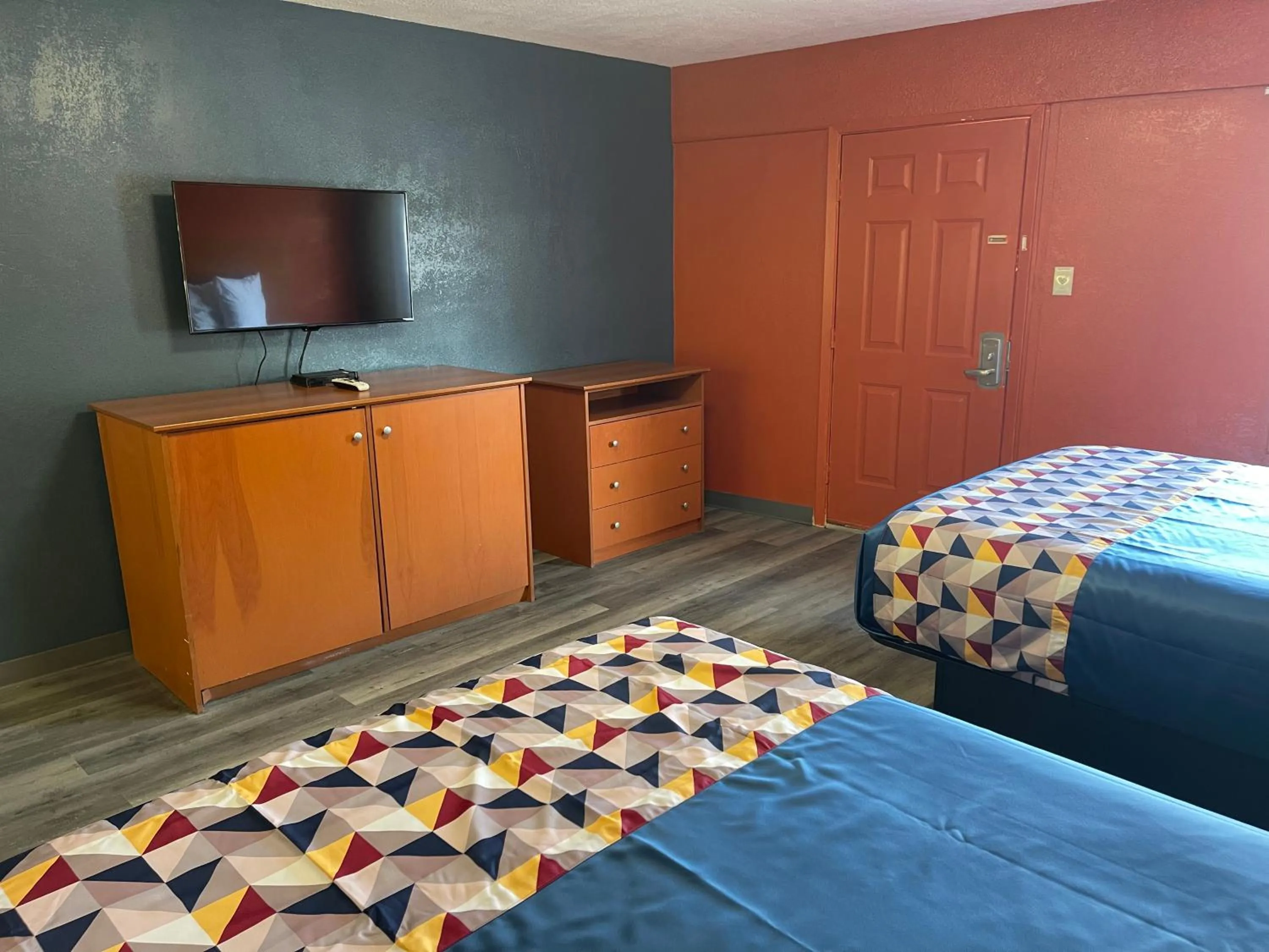 Bed in Economy Inn Hot Springs