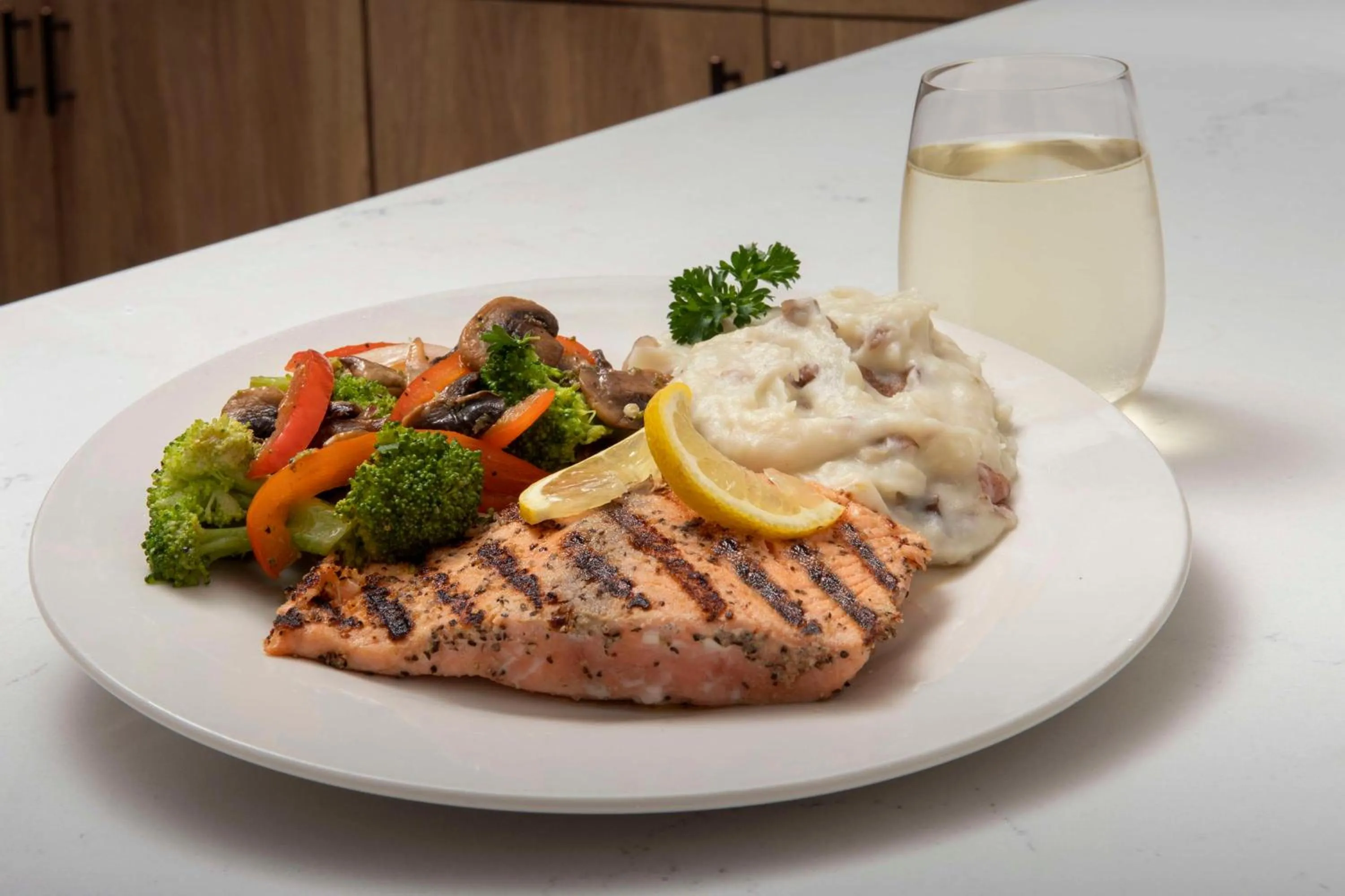 Restaurant/places to eat in Doubletree by Hilton Chattanooga Hamilton Place