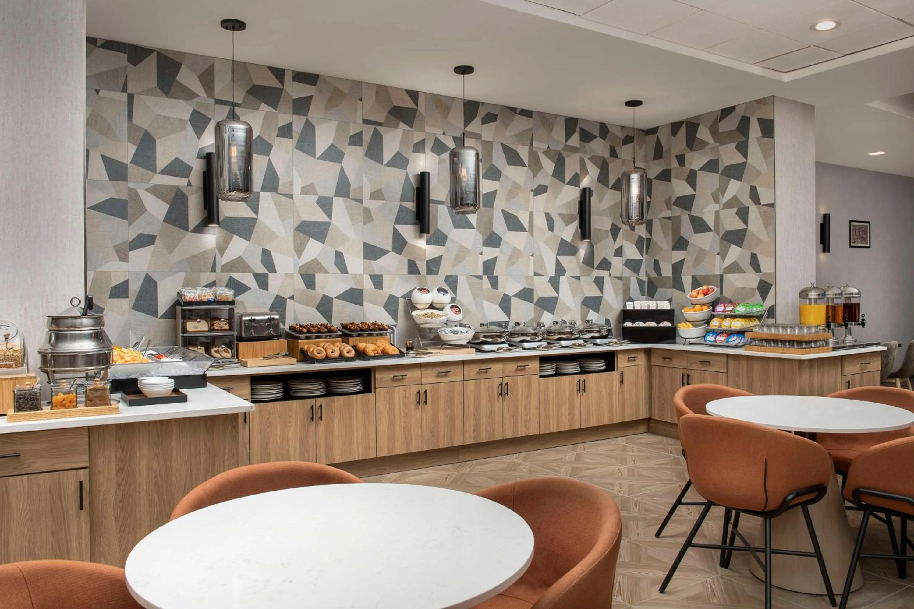 Restaurant/places to eat in Doubletree by Hilton Chattanooga Hamilton Place