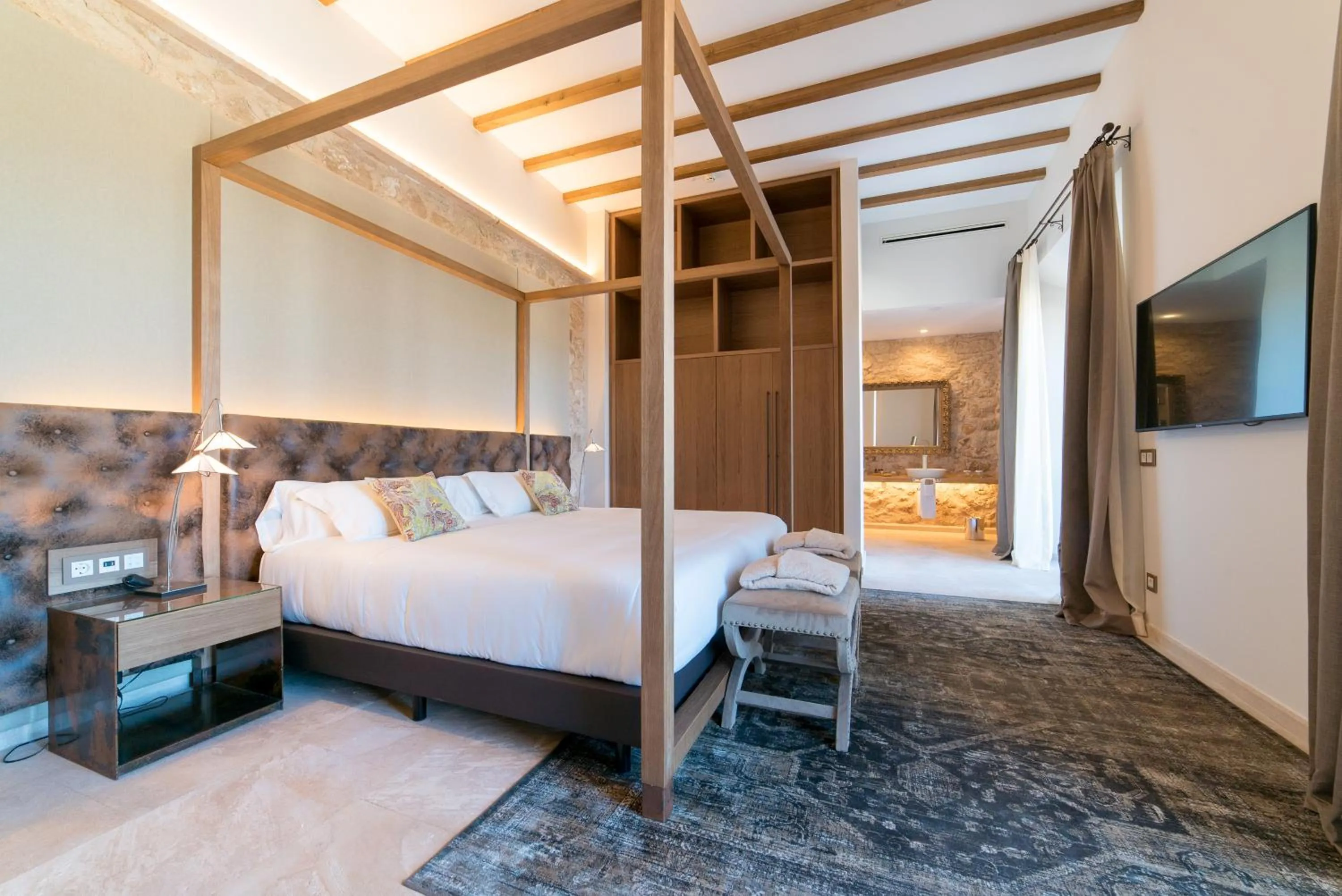 Bed in Hotel Creu de Tau Art&Spa-Adults only