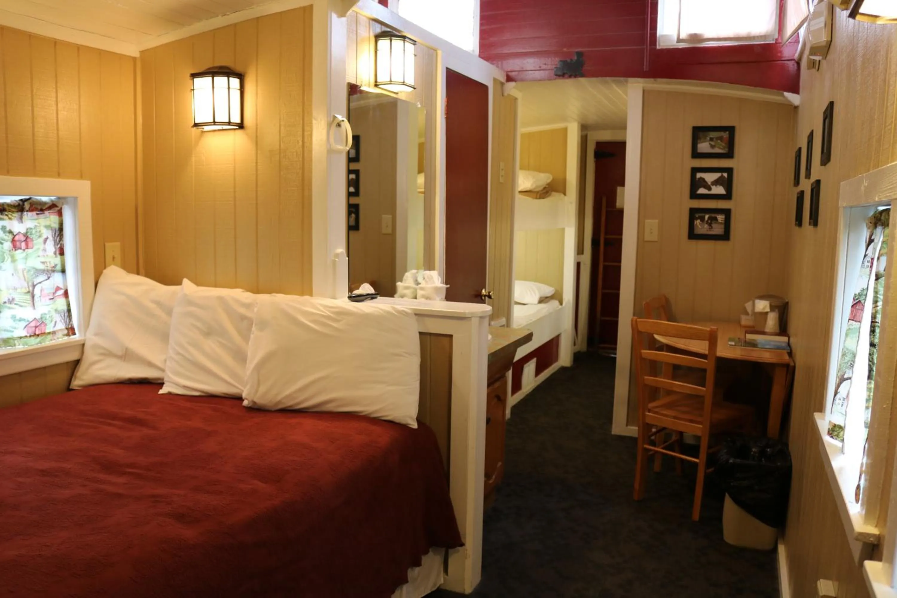 Bed in Red Caboose Motel & Restaurant
