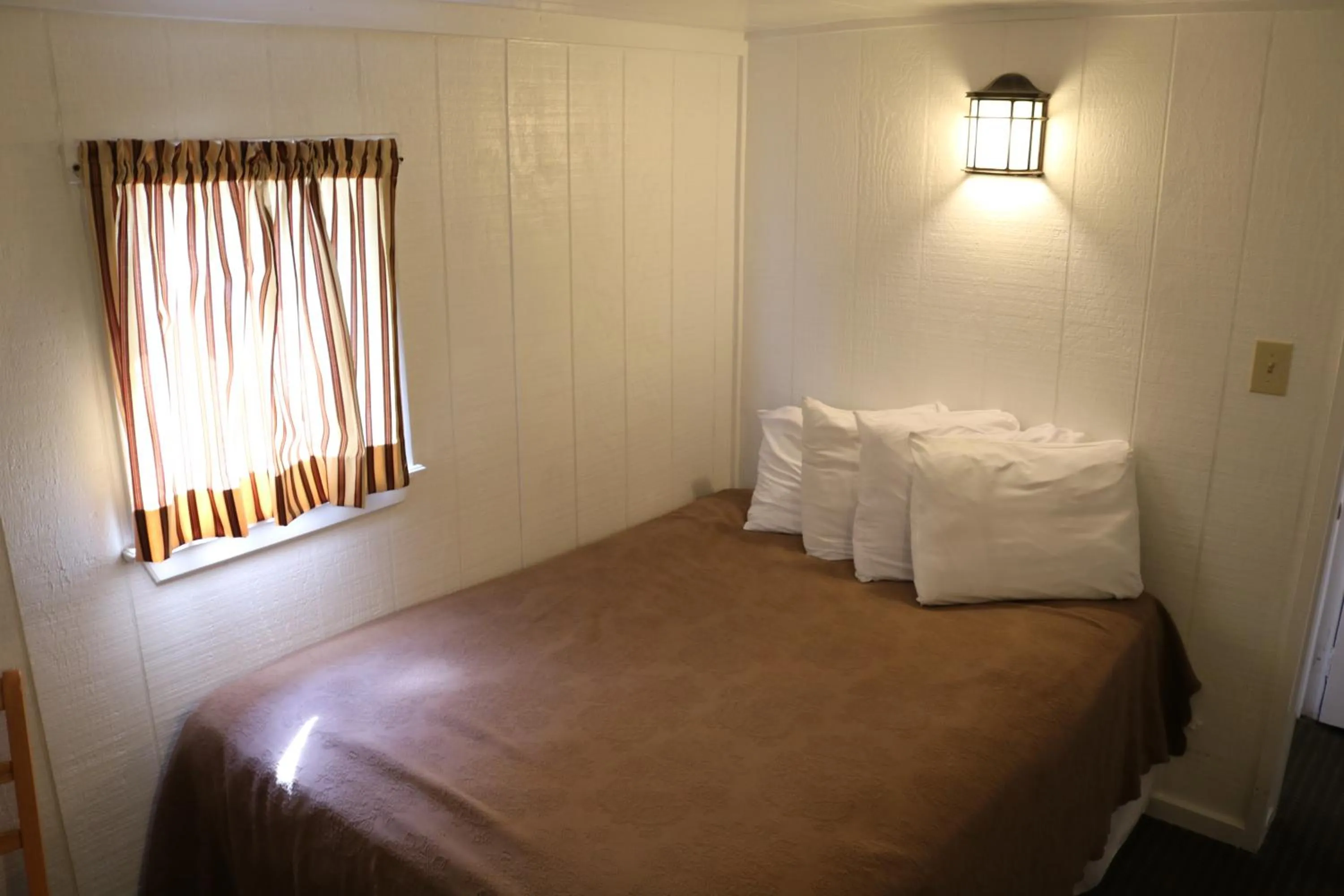 Bed in Red Caboose Motel & Restaurant