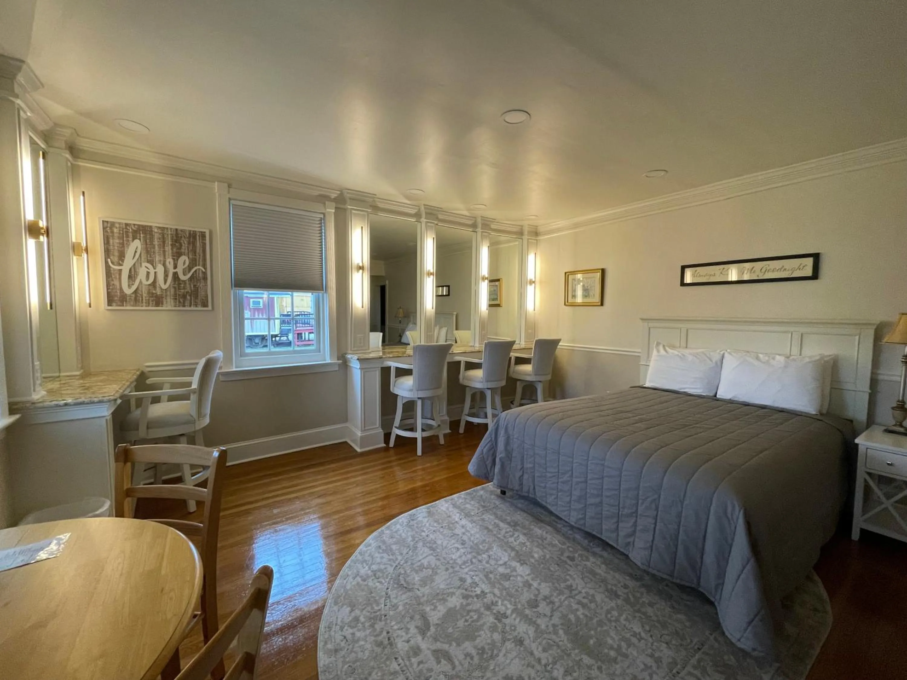 Bedroom, Bed in Red Caboose Motel & Restaurant
