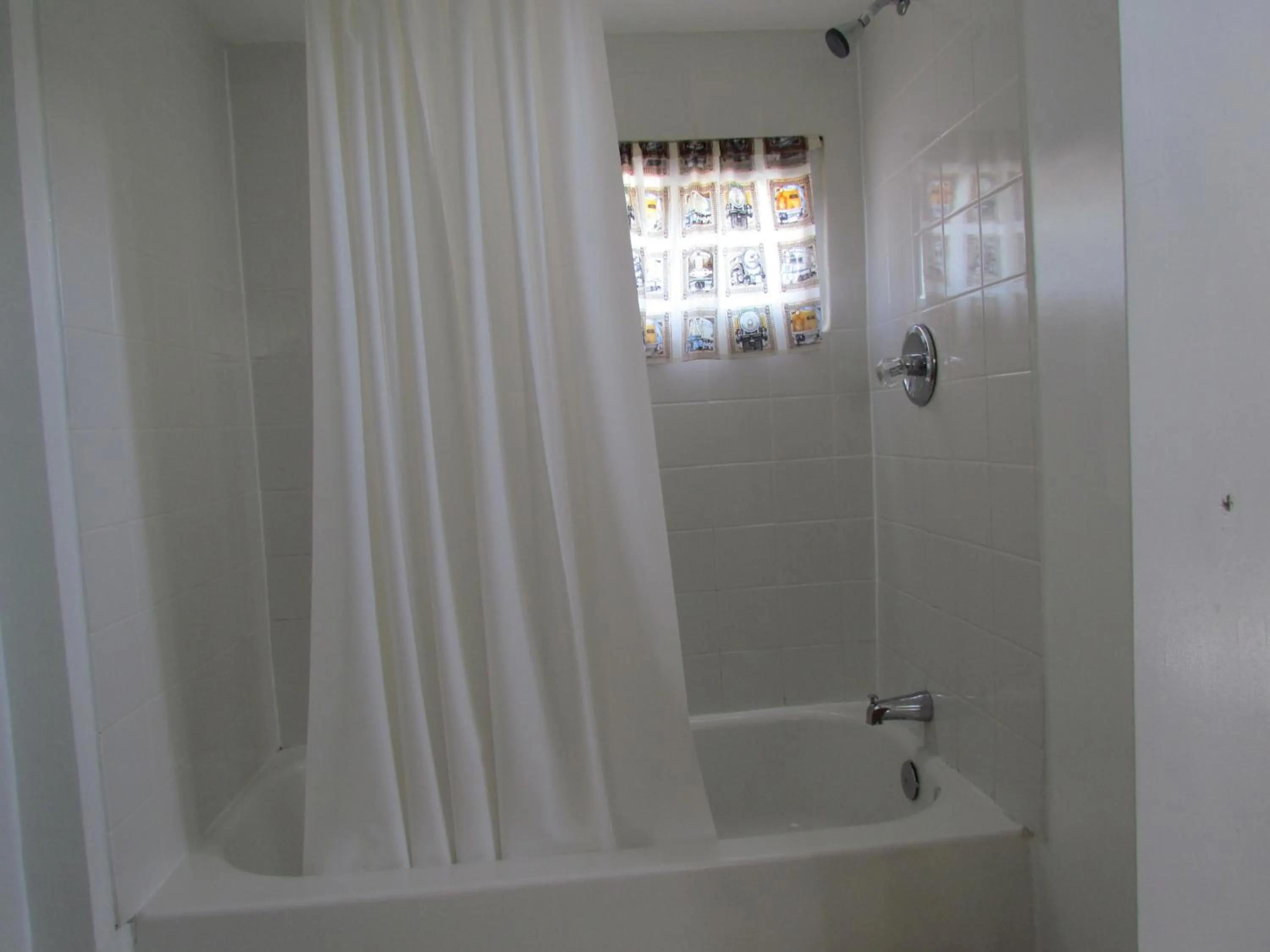 Bathroom in Red Caboose Motel & Restaurant