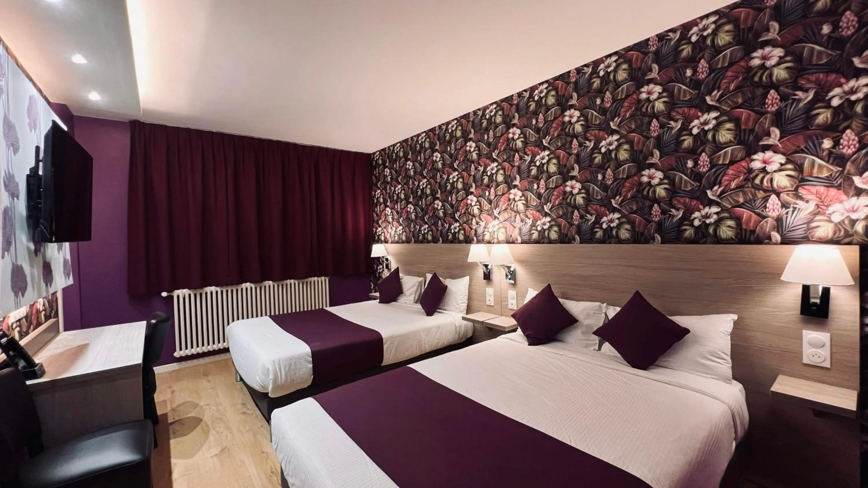 Bed in Contact Hôtel Le Continental