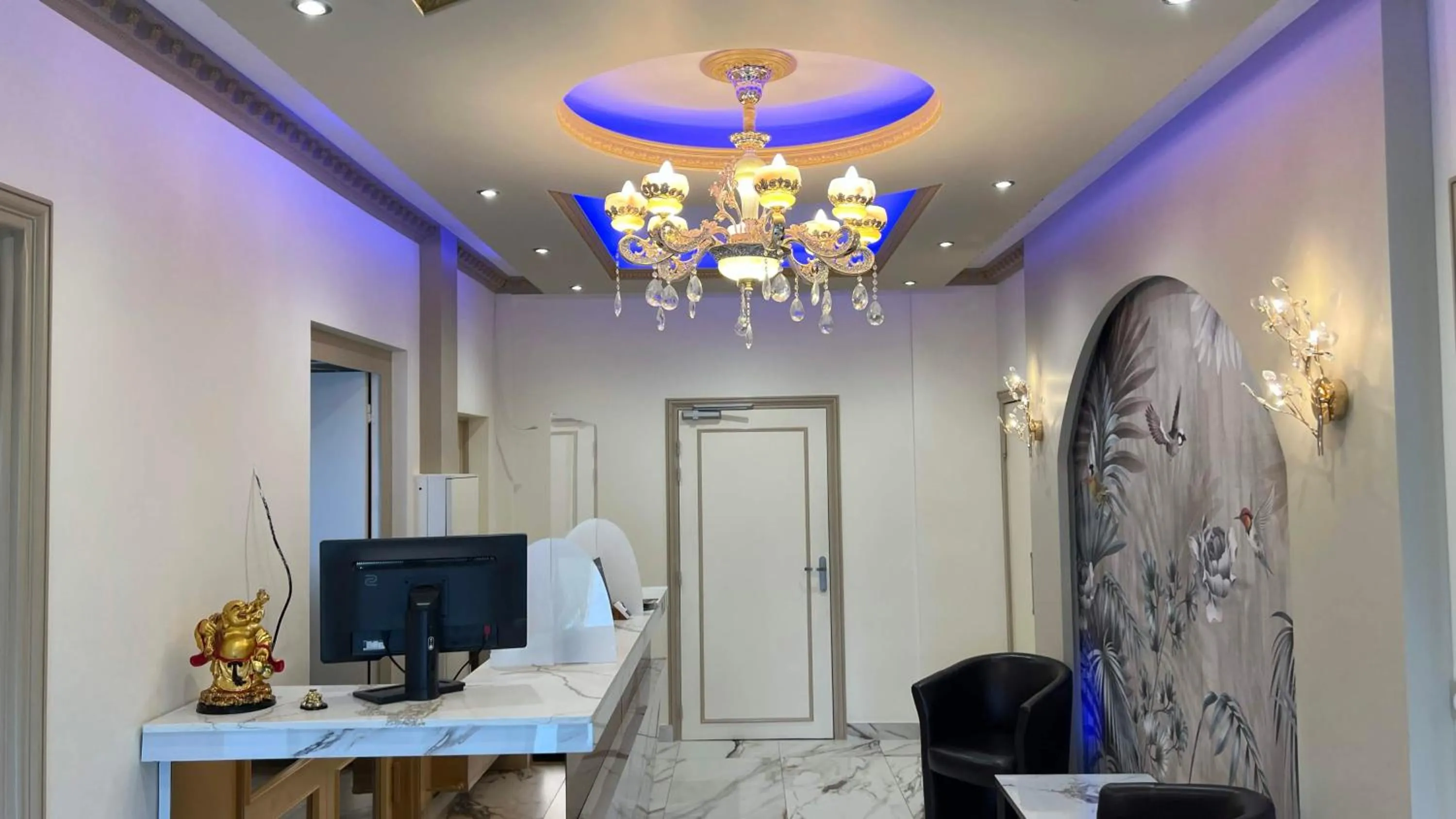 Lobby or reception in Contact Hôtel Le Continental