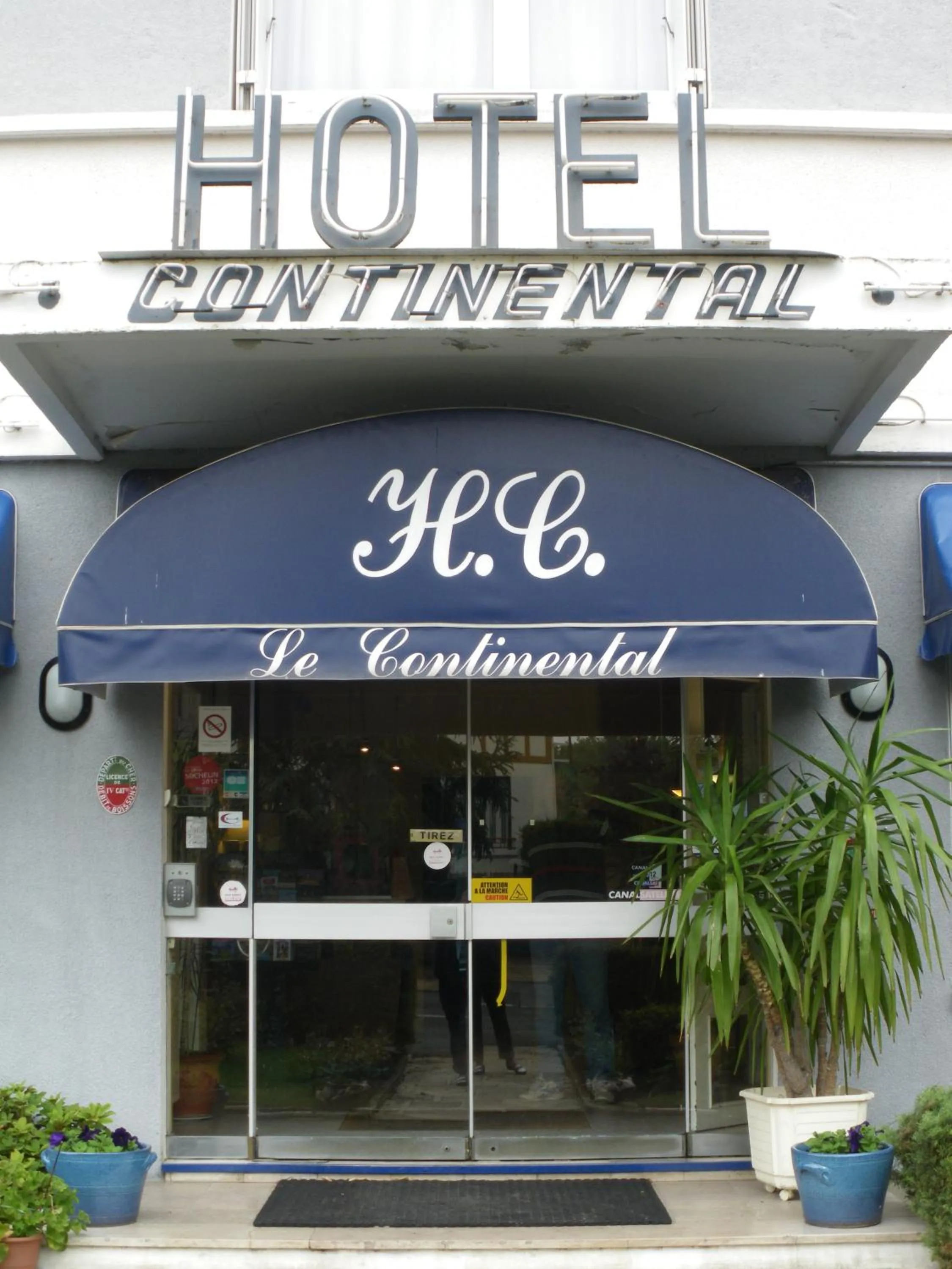 Facade/entrance in Hôtel Continental