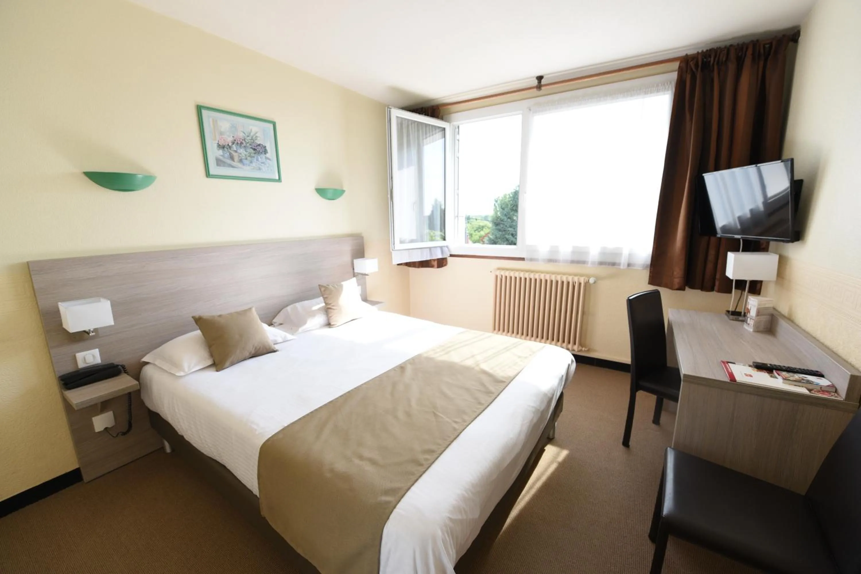 Bed in Hôtel Continental