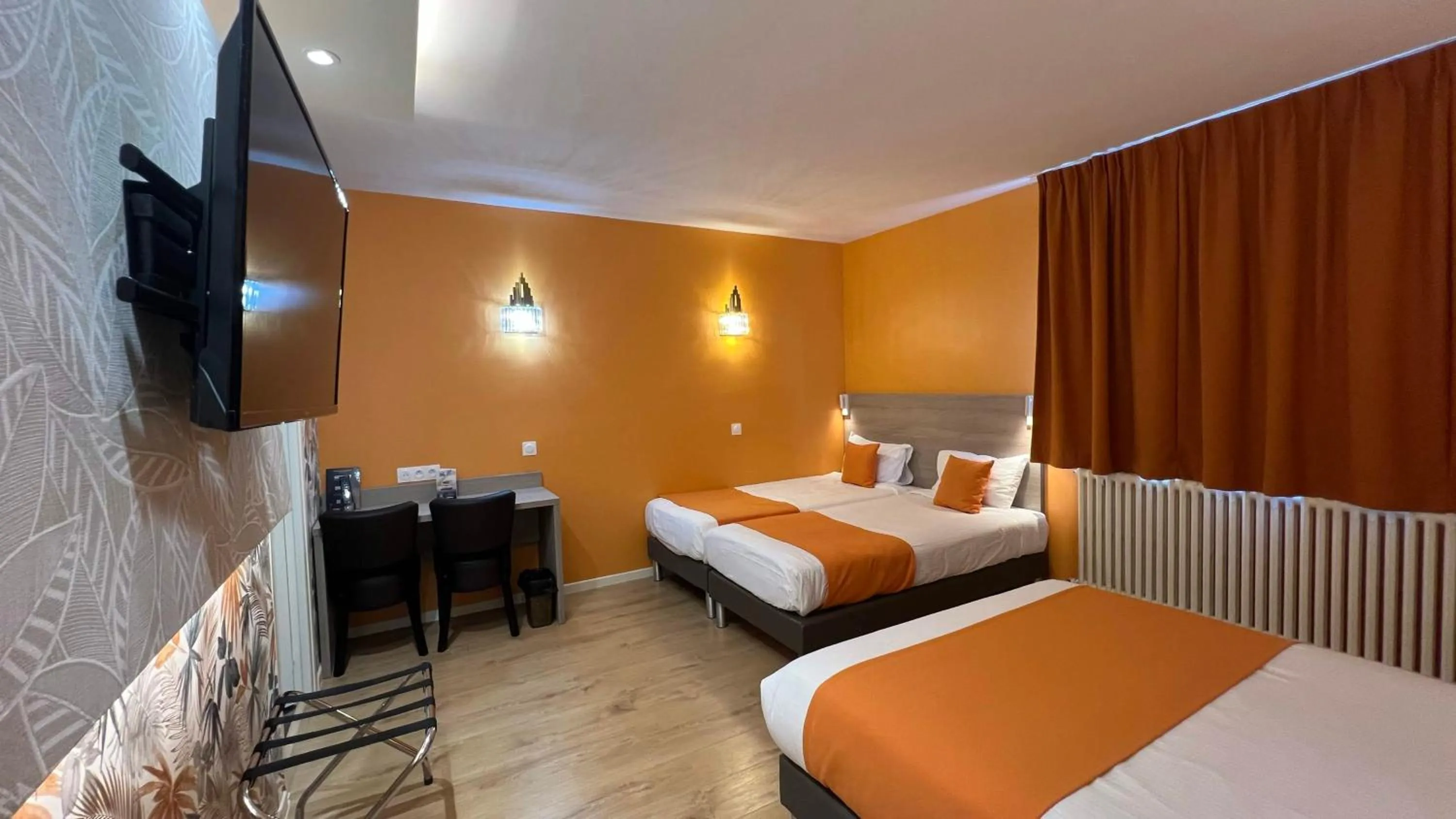 Bed in Contact Hôtel Le Continental