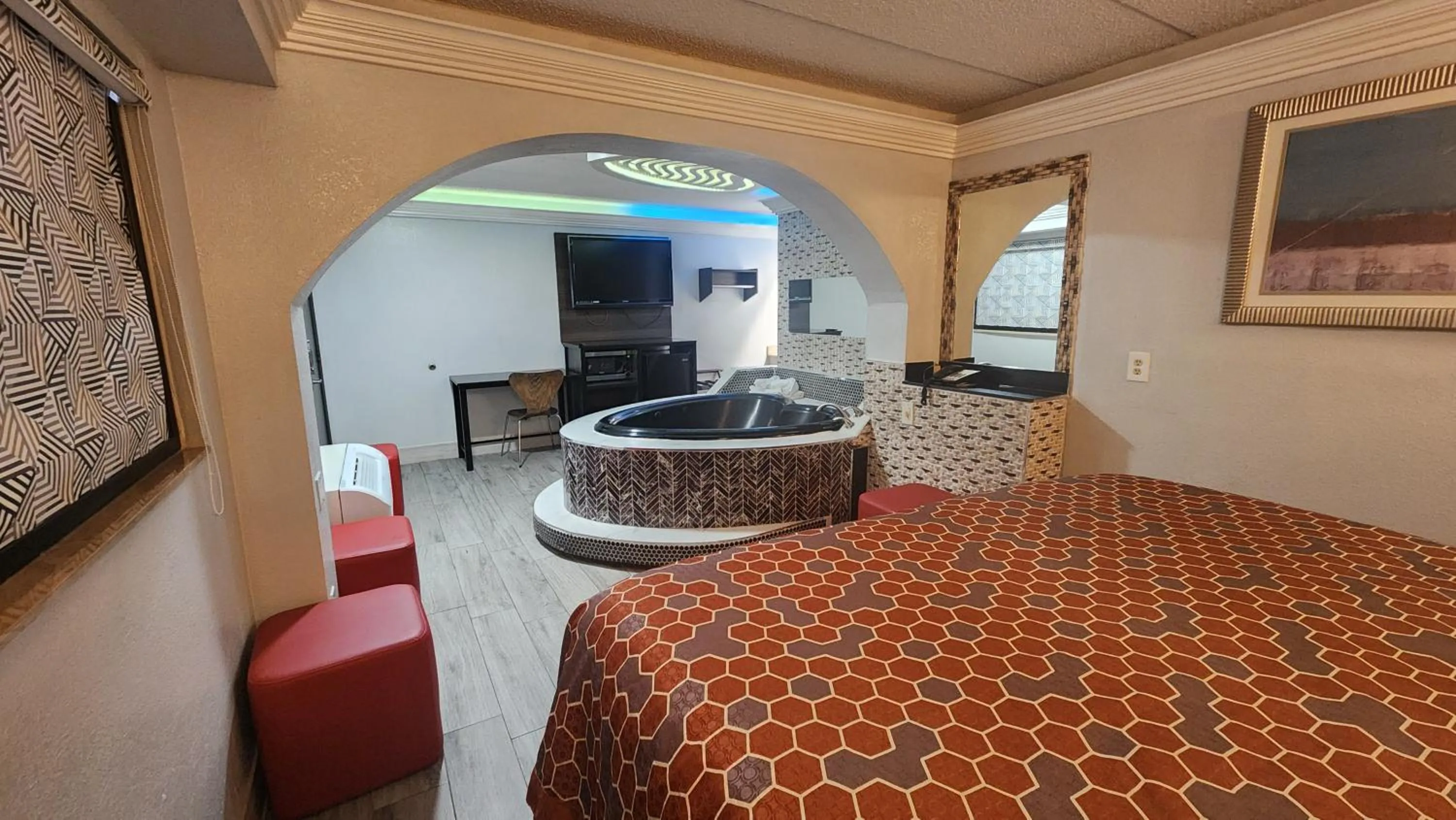 Bed in Americas Best Value Inn and Suites Little Rock