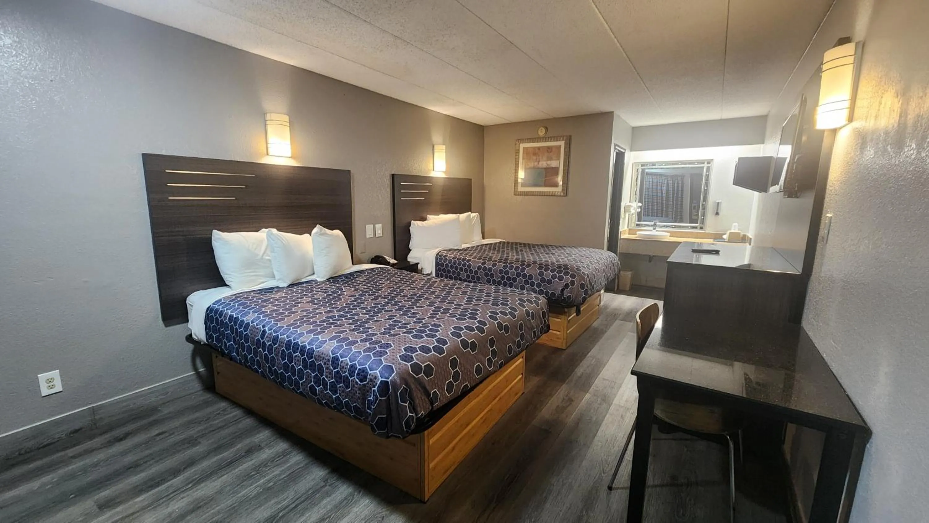 Bed in Americas Best Value Inn and Suites Little Rock