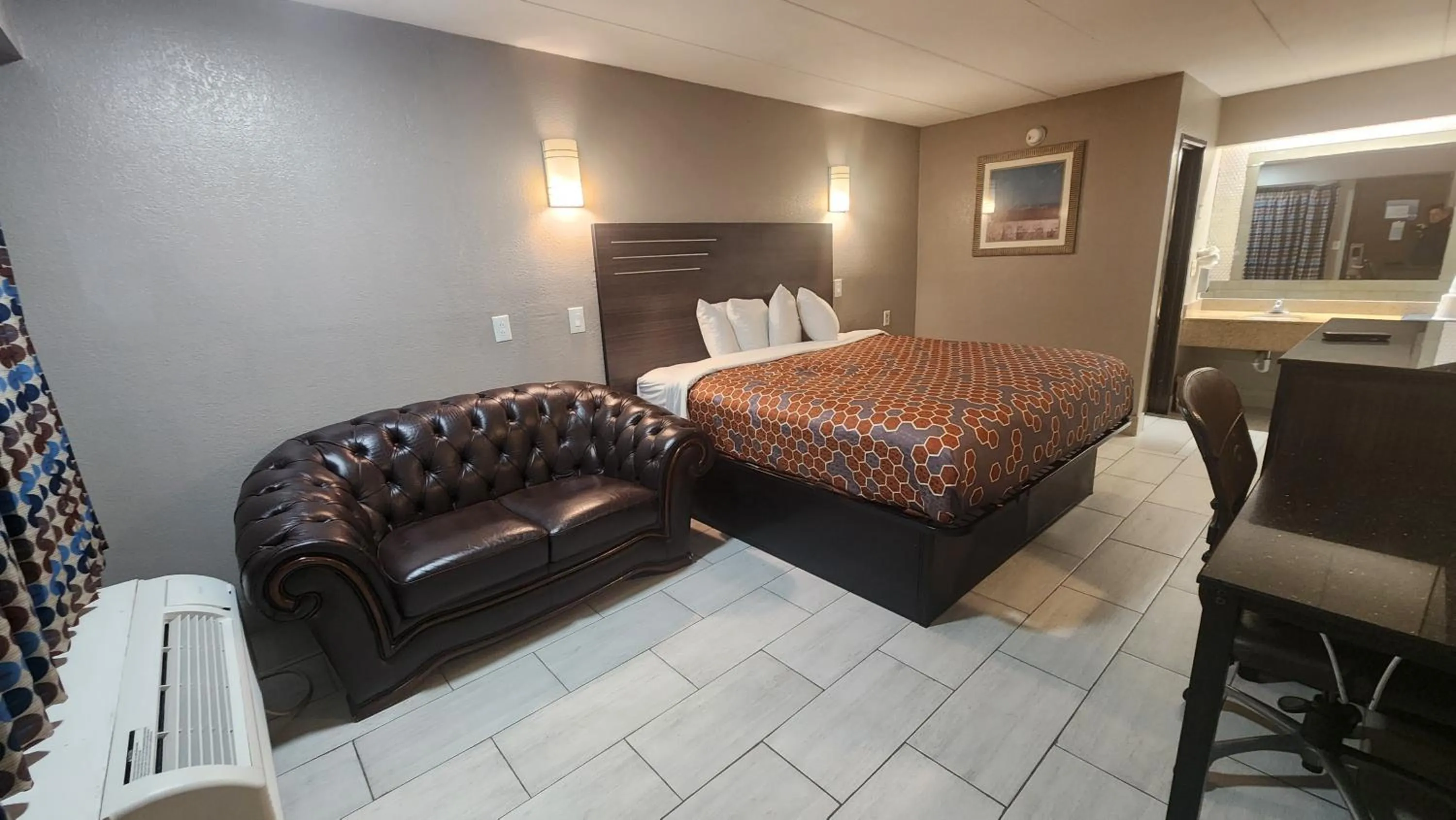 Bed in Americas Best Value Inn and Suites Little Rock