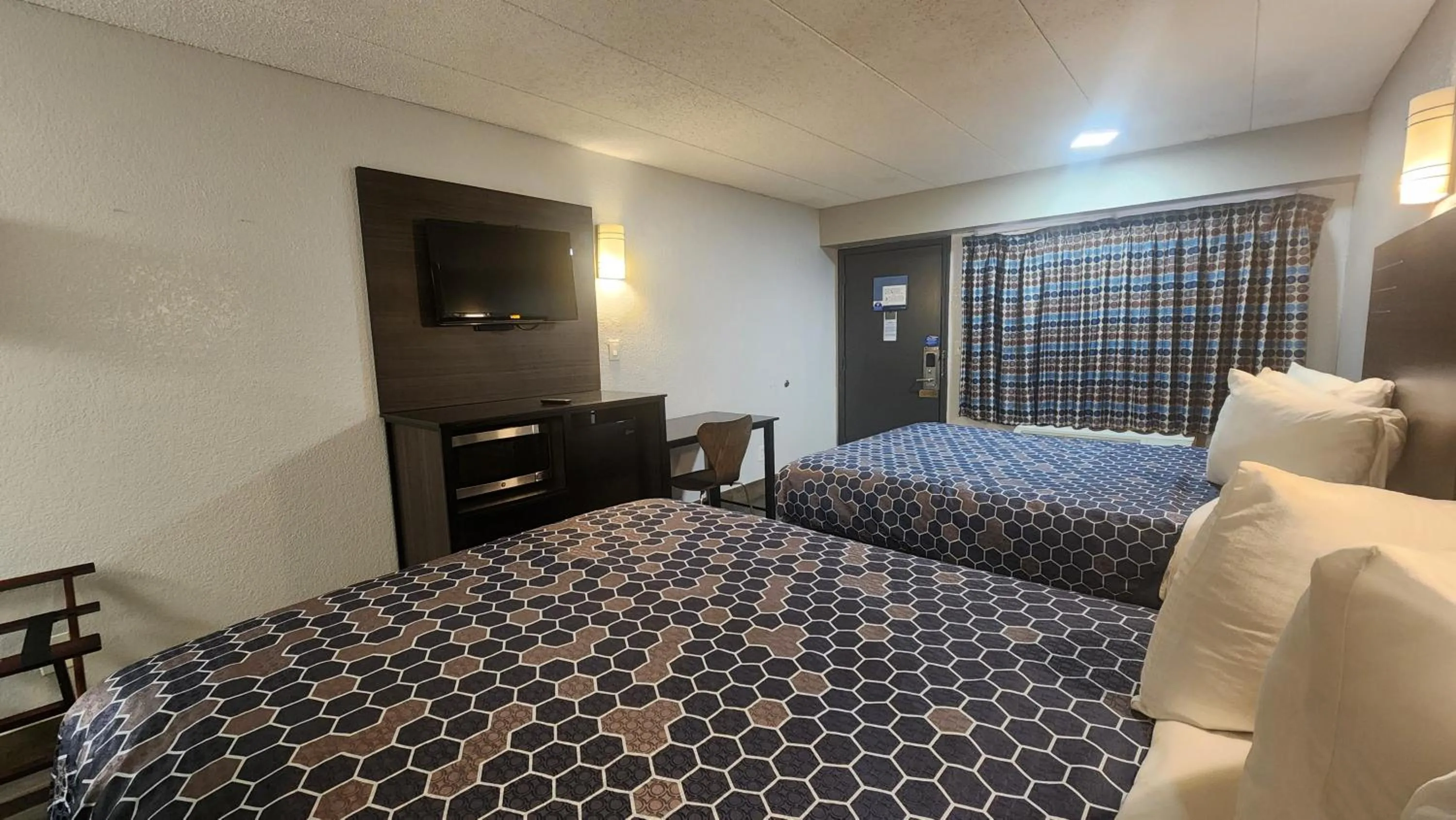 Bed in Americas Best Value Inn and Suites Little Rock