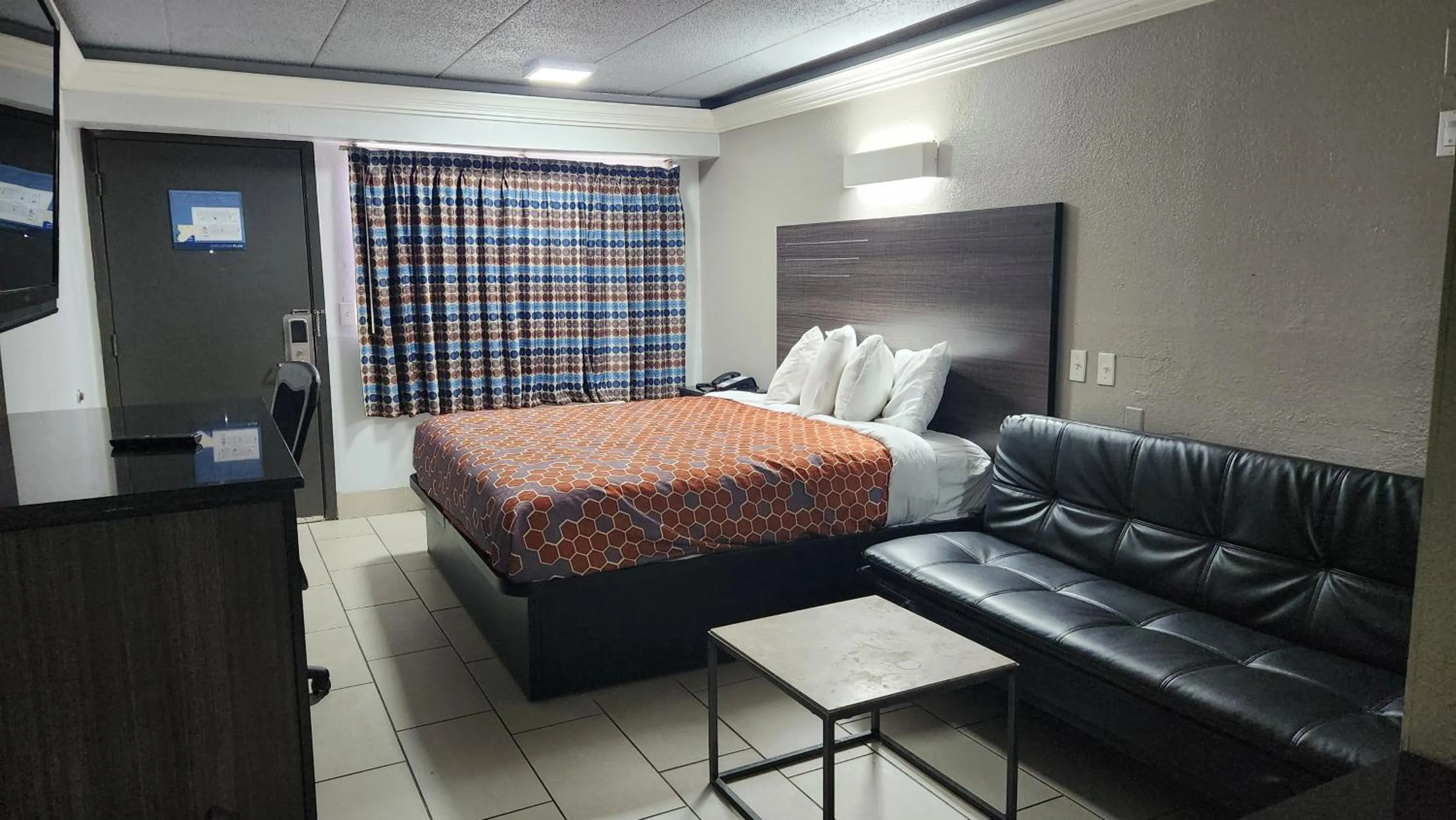 Bed in Americas Best Value Inn and Suites Little Rock