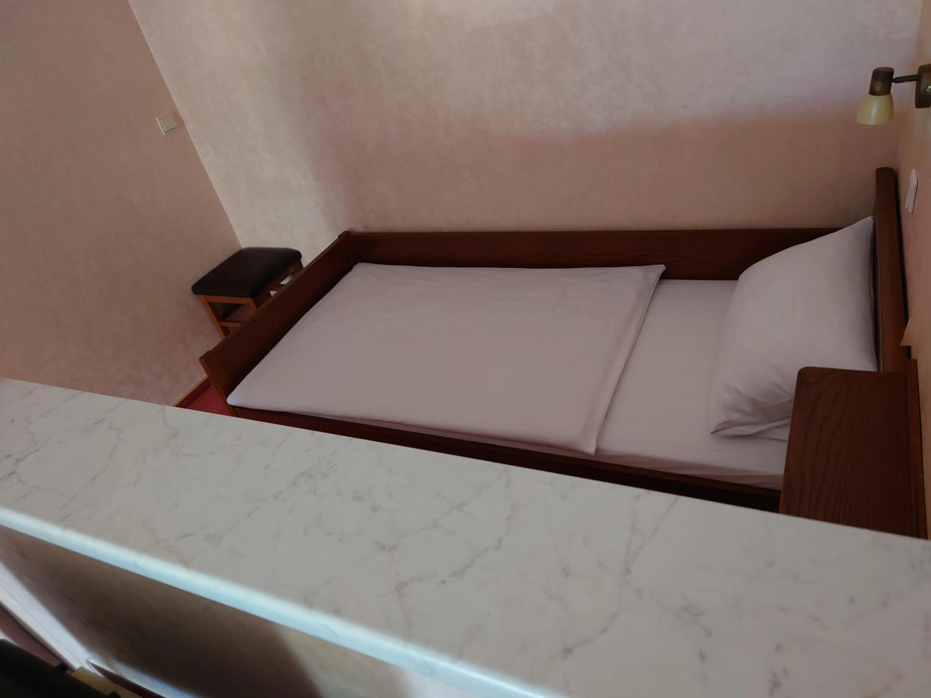 Bed in Gästehaus Loehnert GmbH