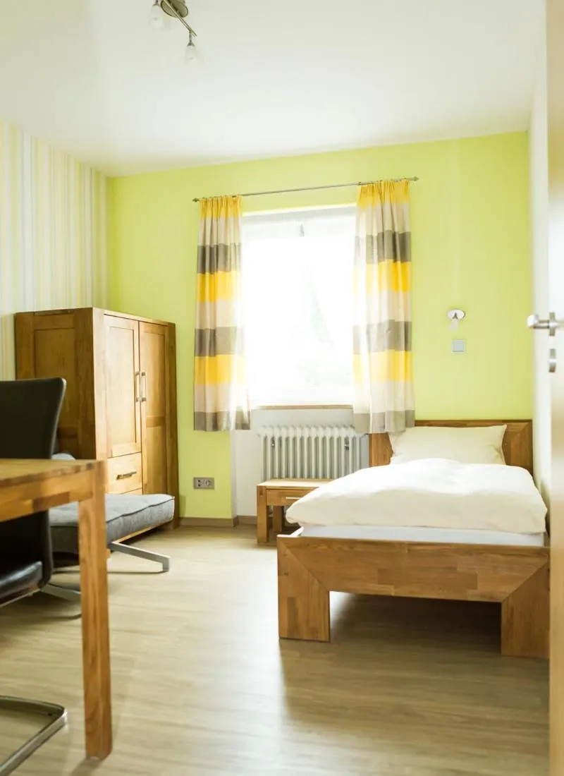 Photo of the whole room, Bed in Gästehaus Loehnert GmbH