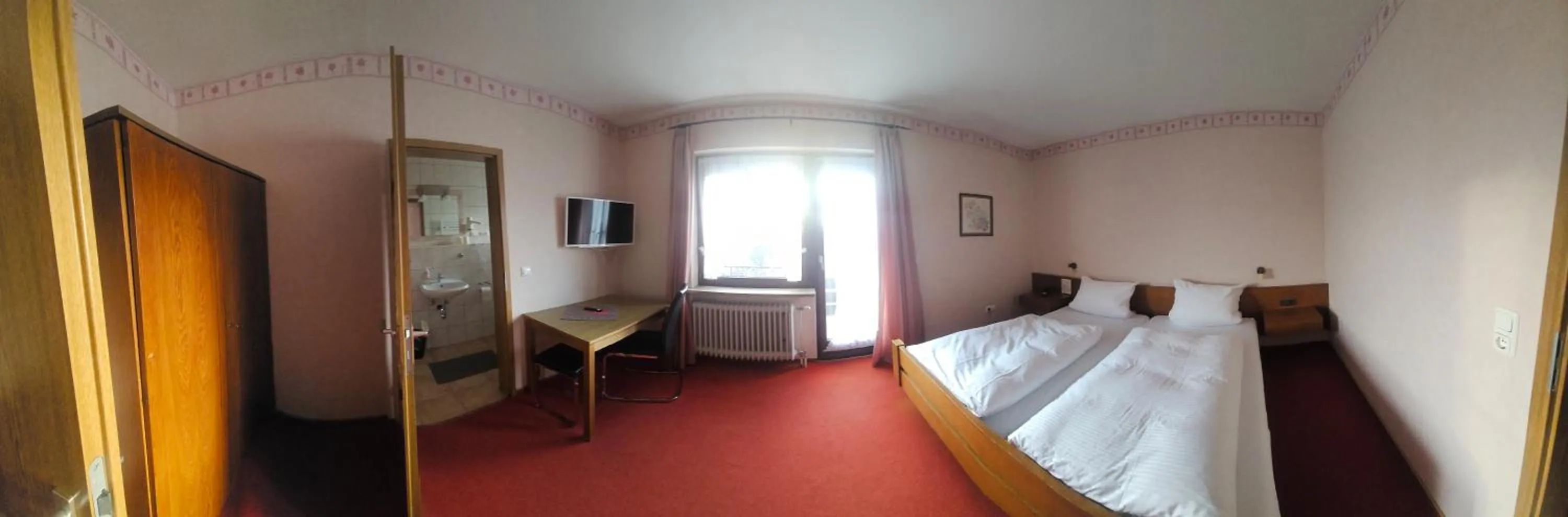 Photo of the whole room, Bed in Gästehaus Loehnert GmbH