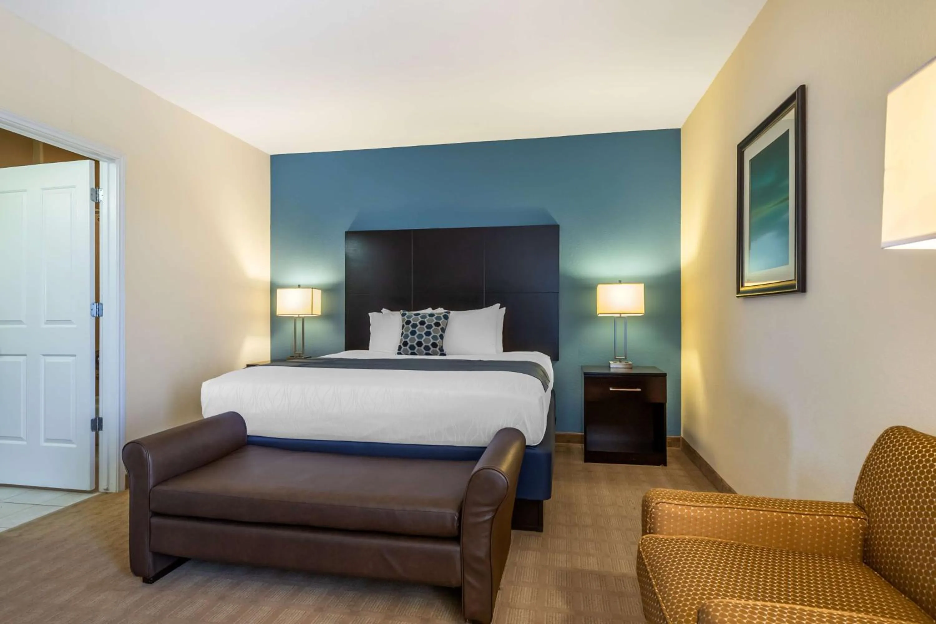 Photo of the whole room, Bed in Best Western Plus Lytle Inn and Suites