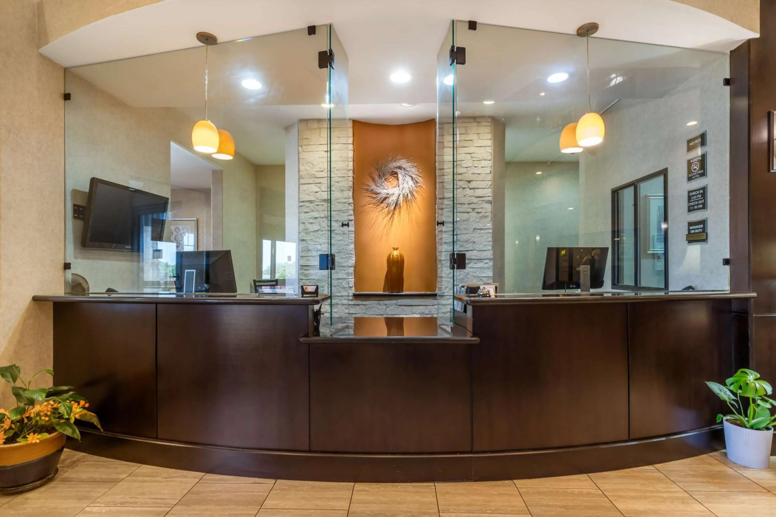Lobby or reception in Best Western Plus Lytle Inn and Suites