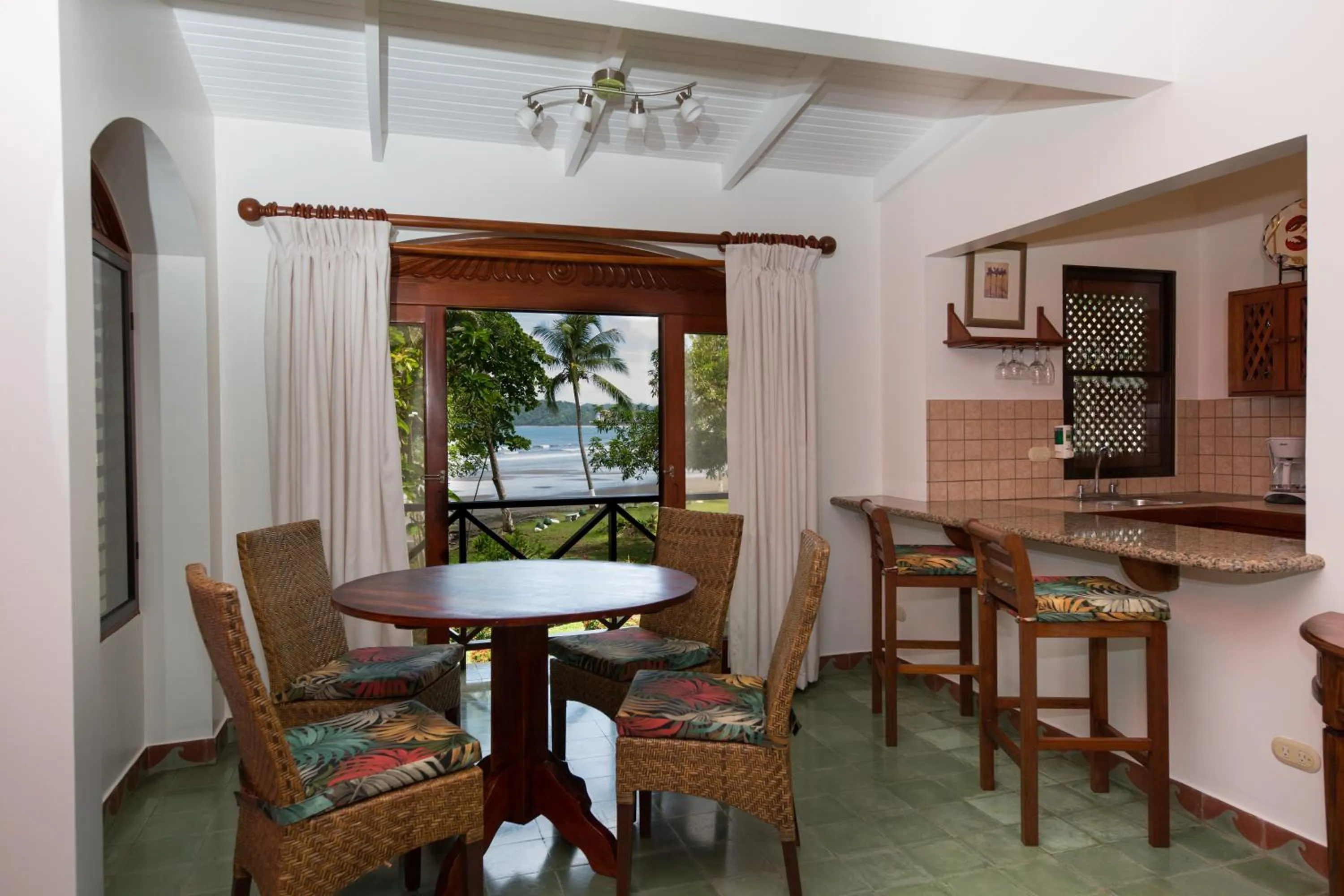 Kitchen or kitchenette in Club del Mar Oceanfront
