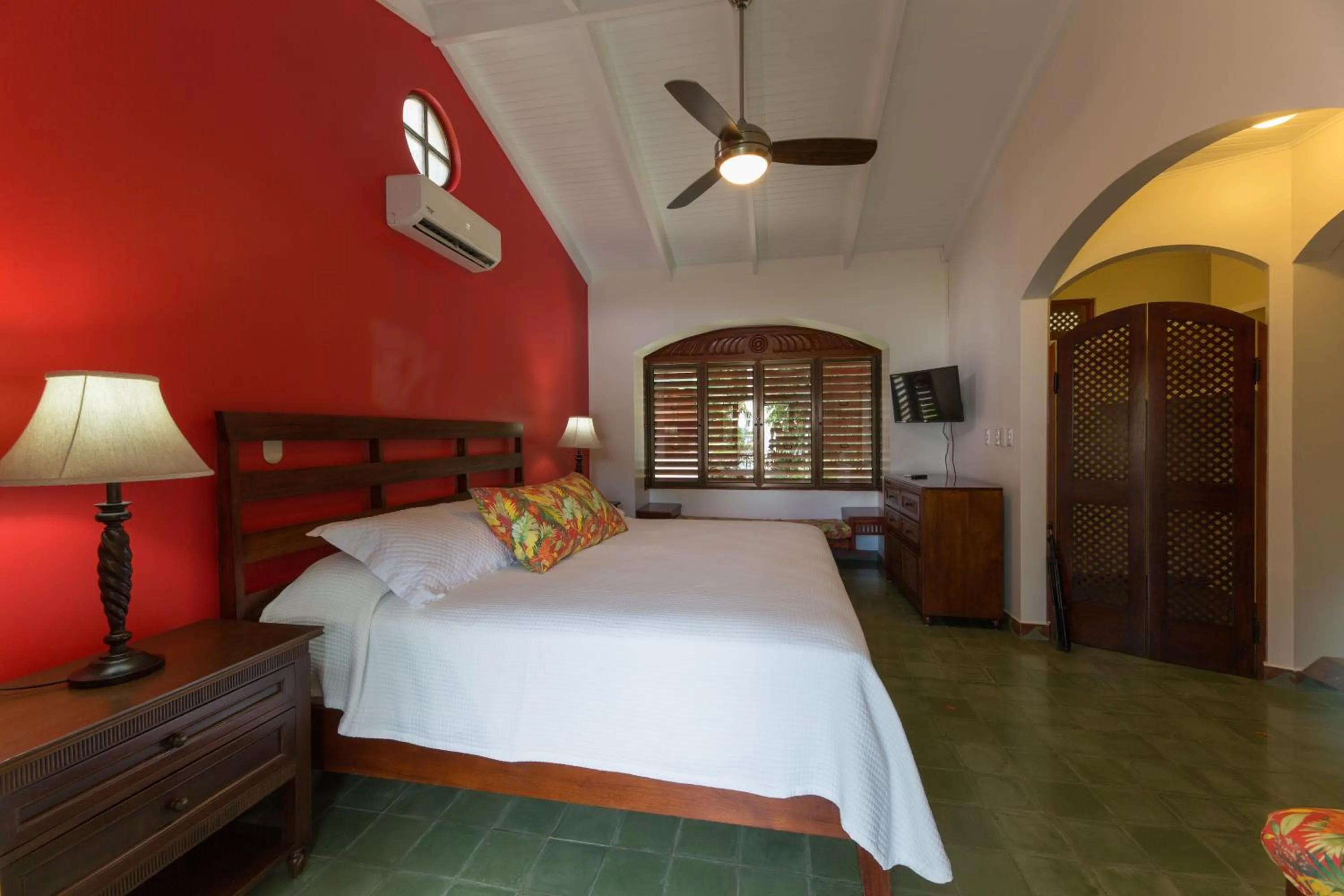 Photo of the whole room, Bed in Club del Mar Oceanfront