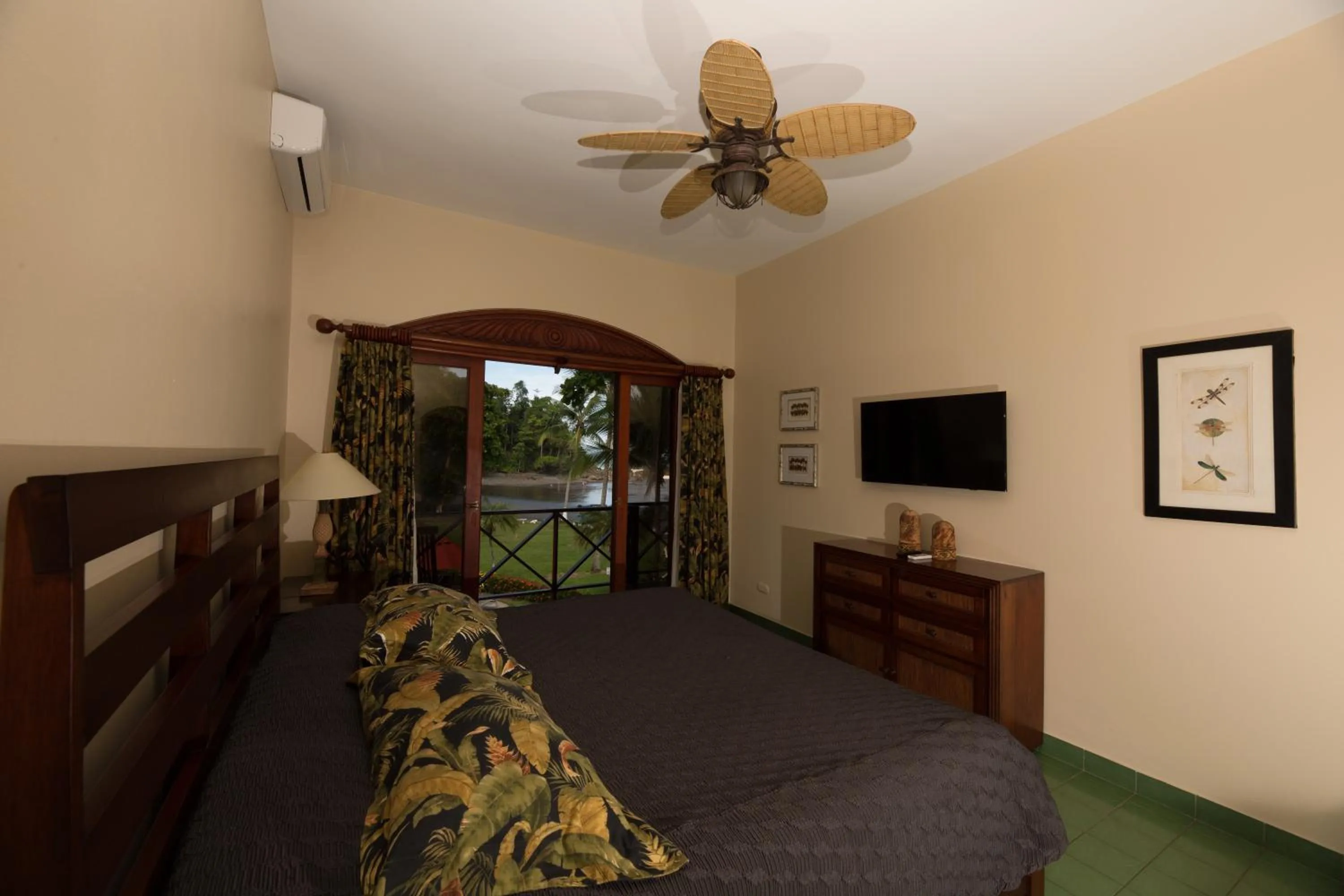 Bedroom, Bed in Club del Mar Oceanfront