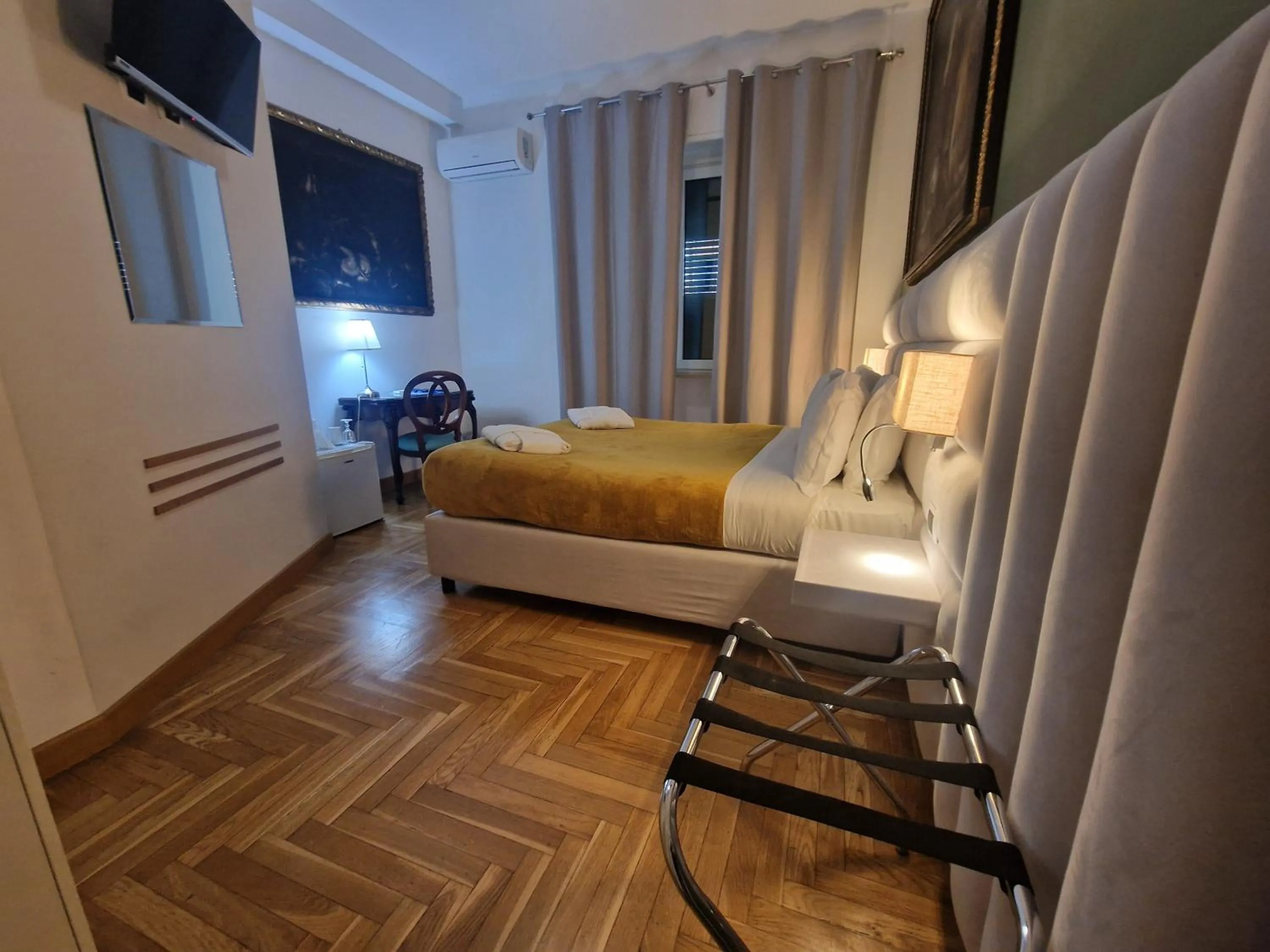 Photo of the whole room, Bed in Sweet Home Parioli