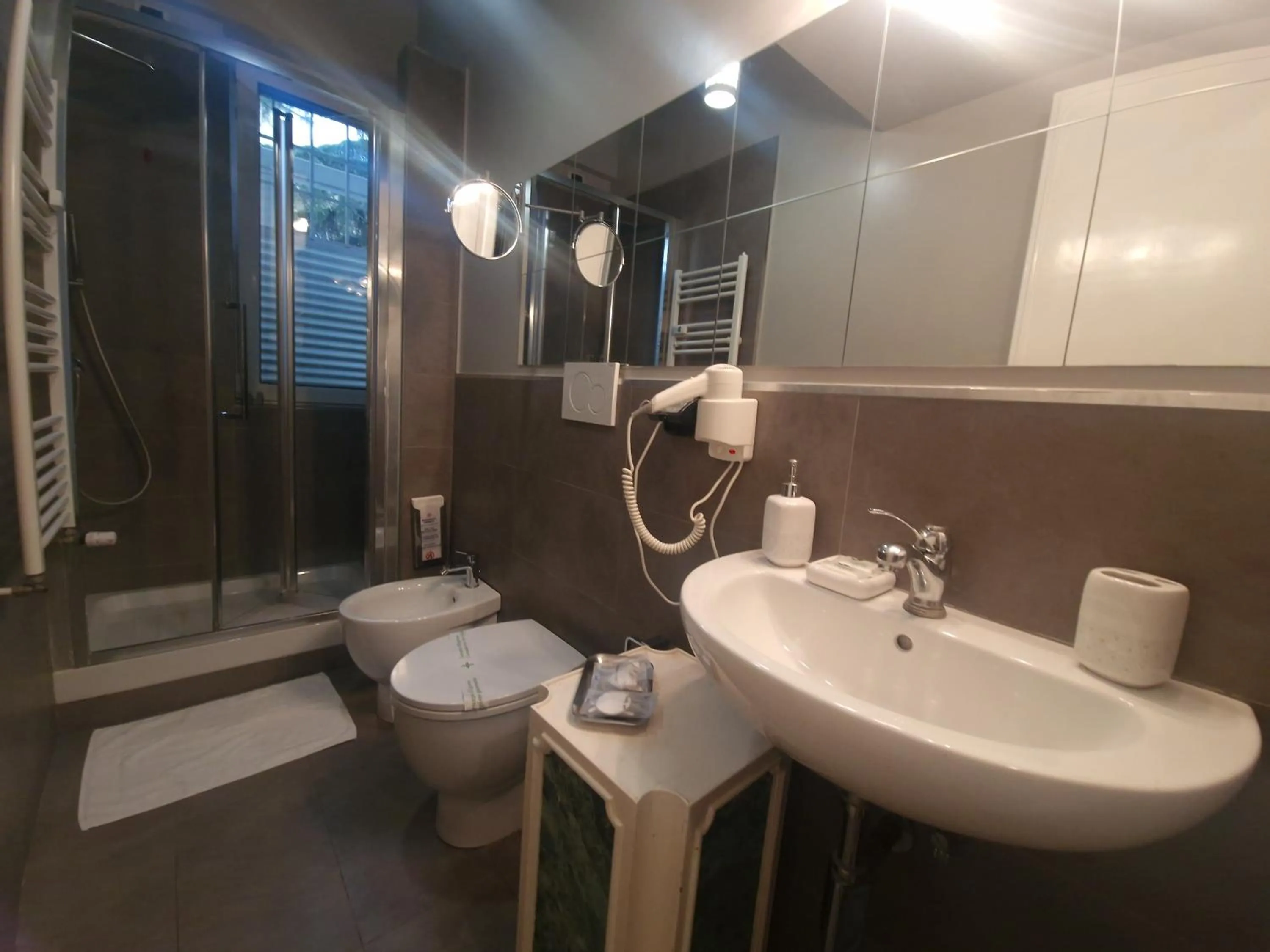 Shower in Sweet Home Parioli