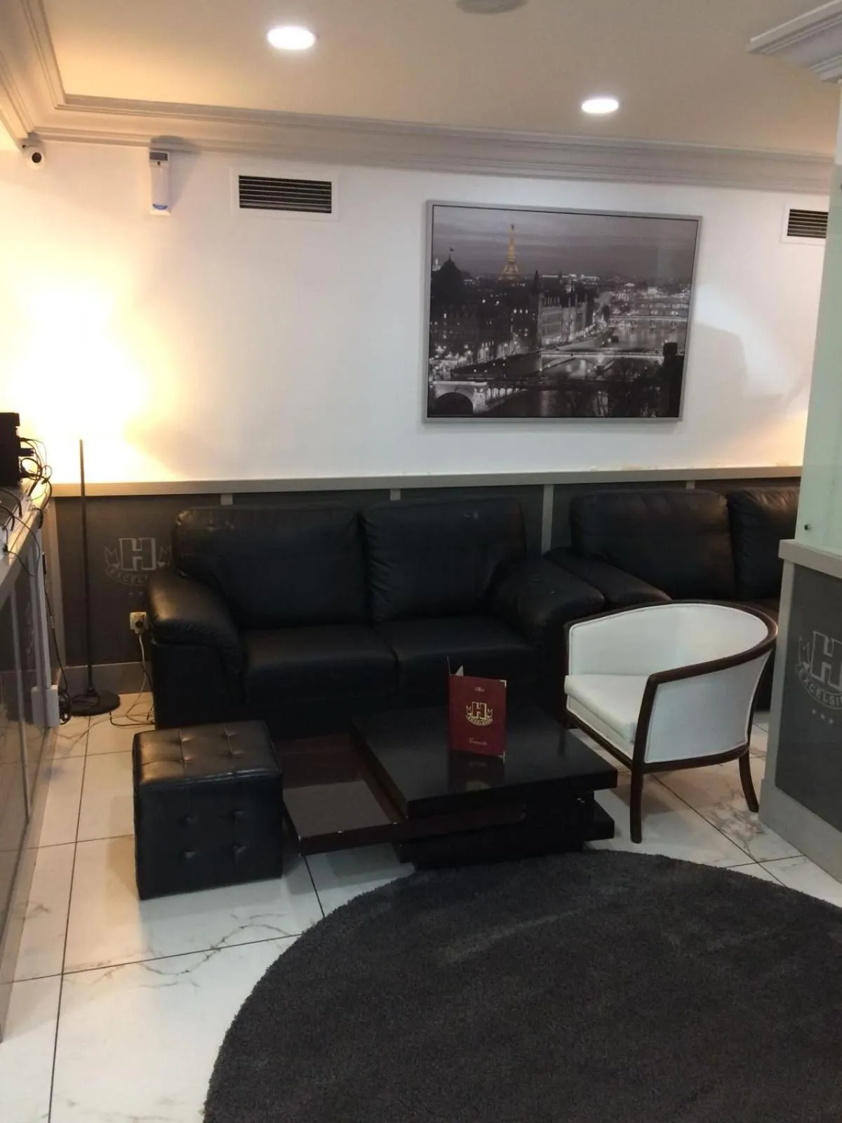 Communal lounge/ TV room in Hotel Excelsior