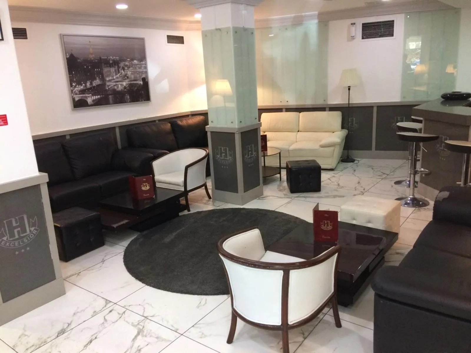 Communal lounge/ TV room in Hotel Excelsior