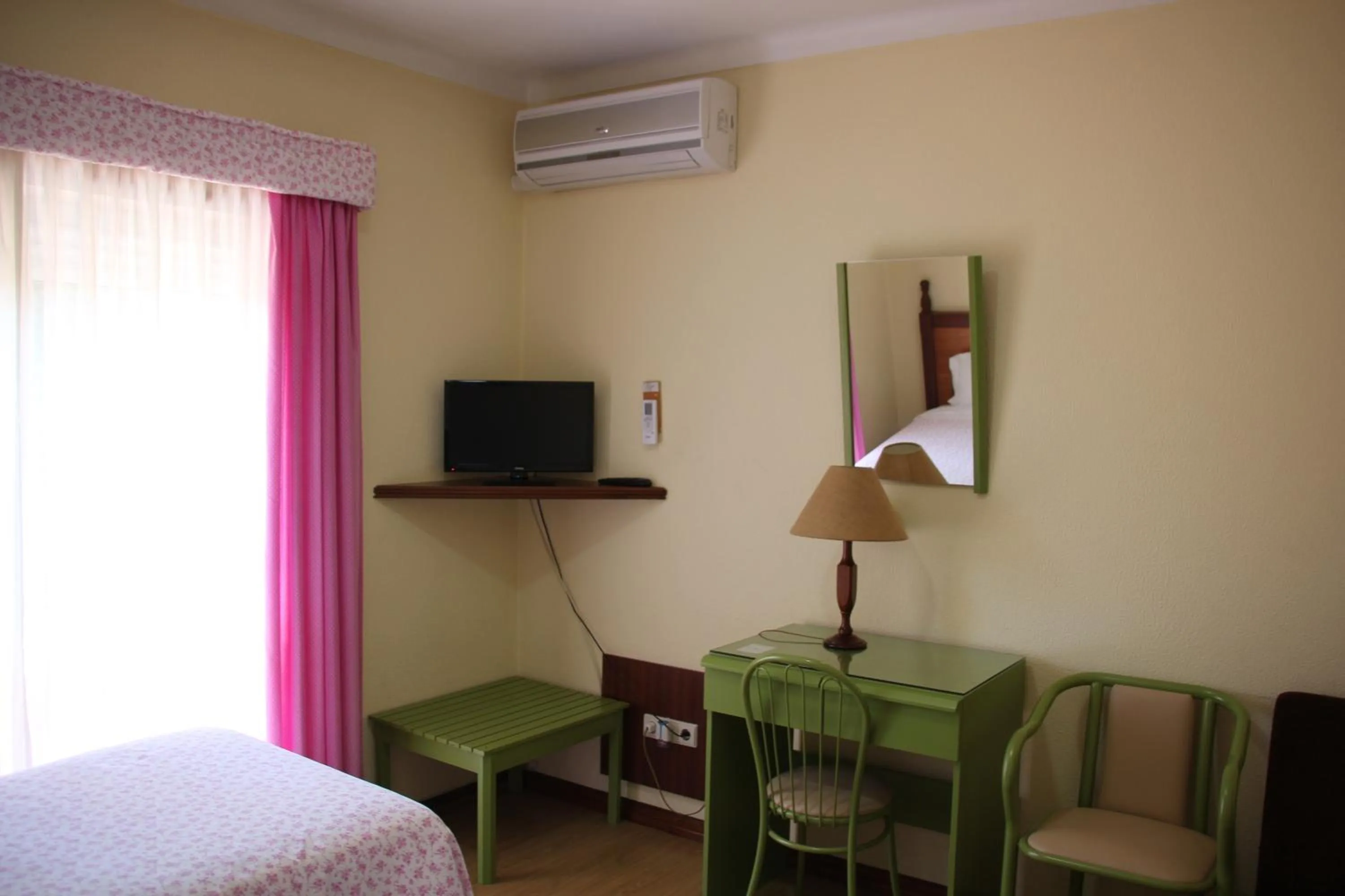 TV and multimedia, Bed in Hotel Joao Capela