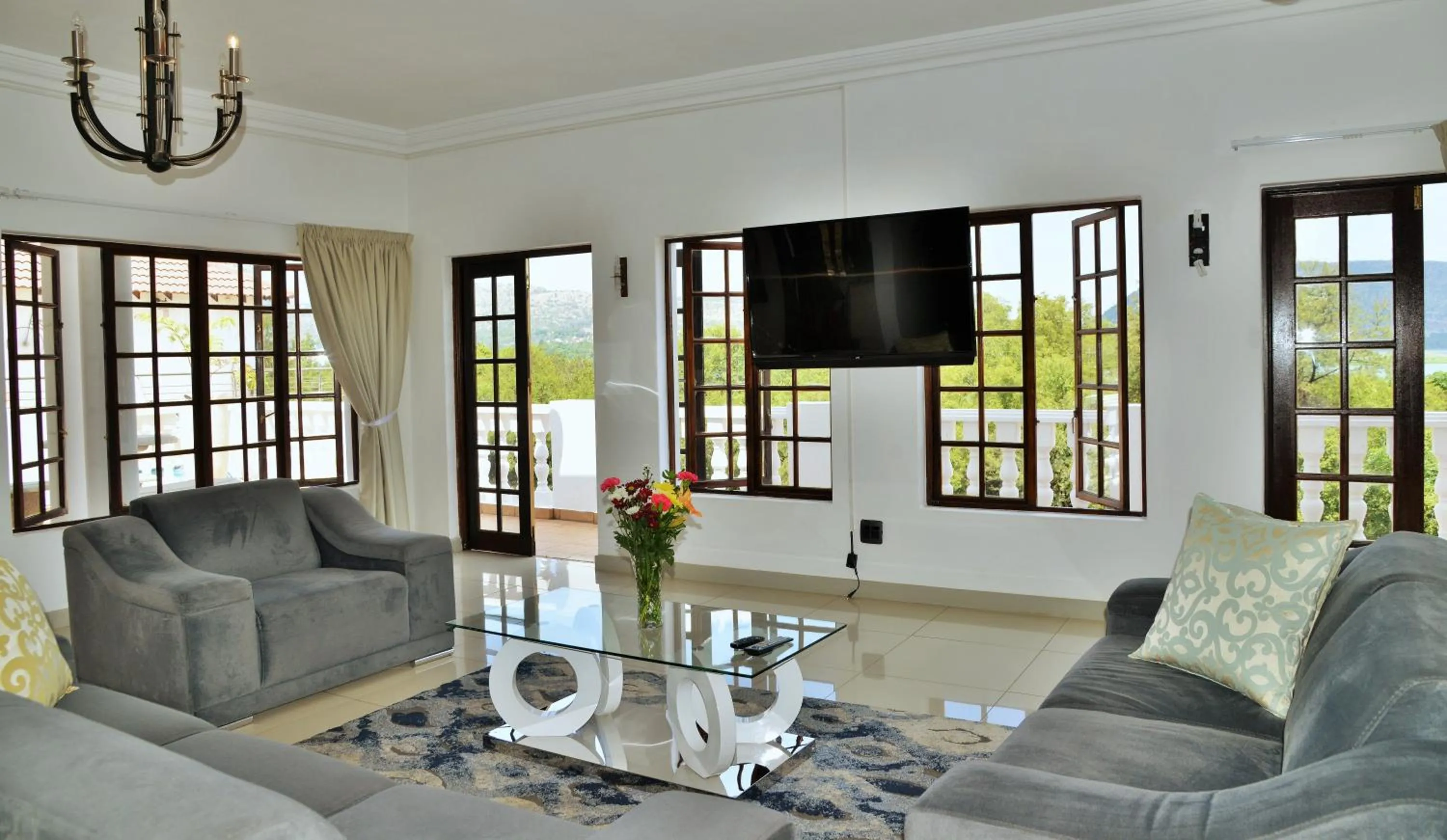 TV and multimedia in Indlovukazi Guesthouse