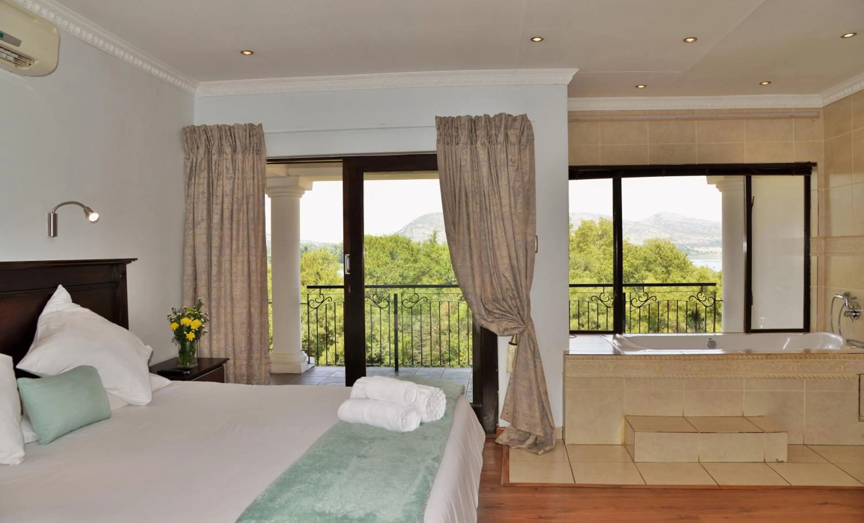 Bed in Indlovukazi Guesthouse