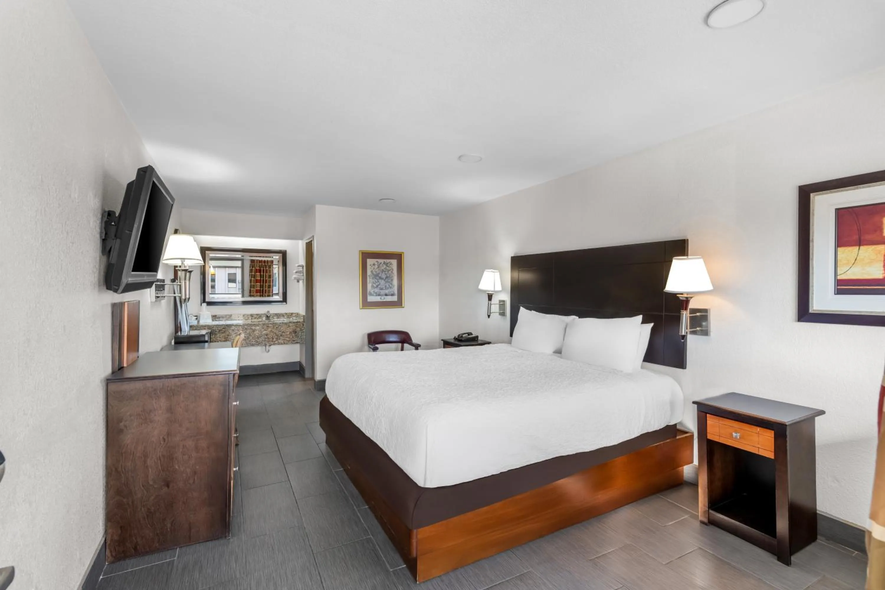 Bed in Americas Best Value Inn Kansas City East - Independence