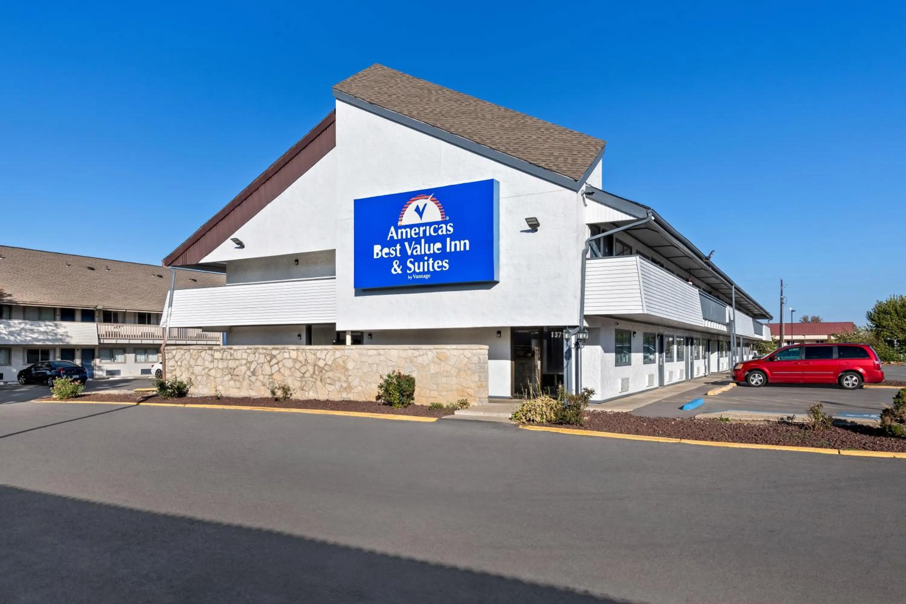 Property building in Americas Best Value Inn Kansas City East - Independence