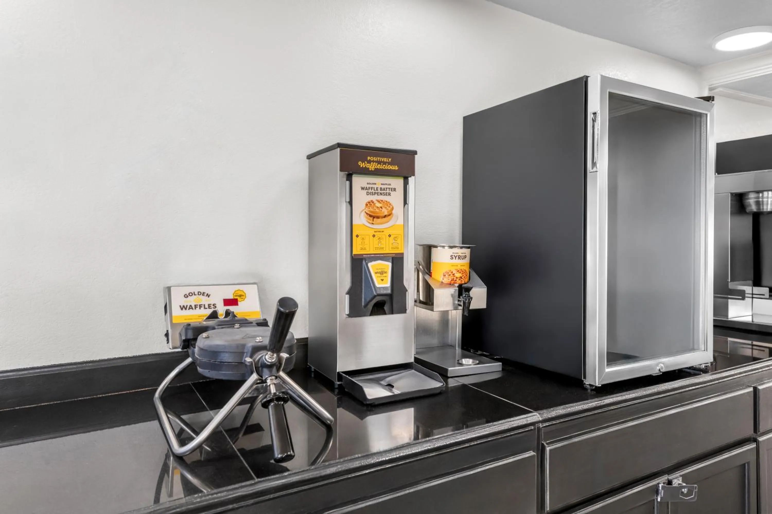 Breakfast in Americas Best Value Inn Kansas City East - Independence