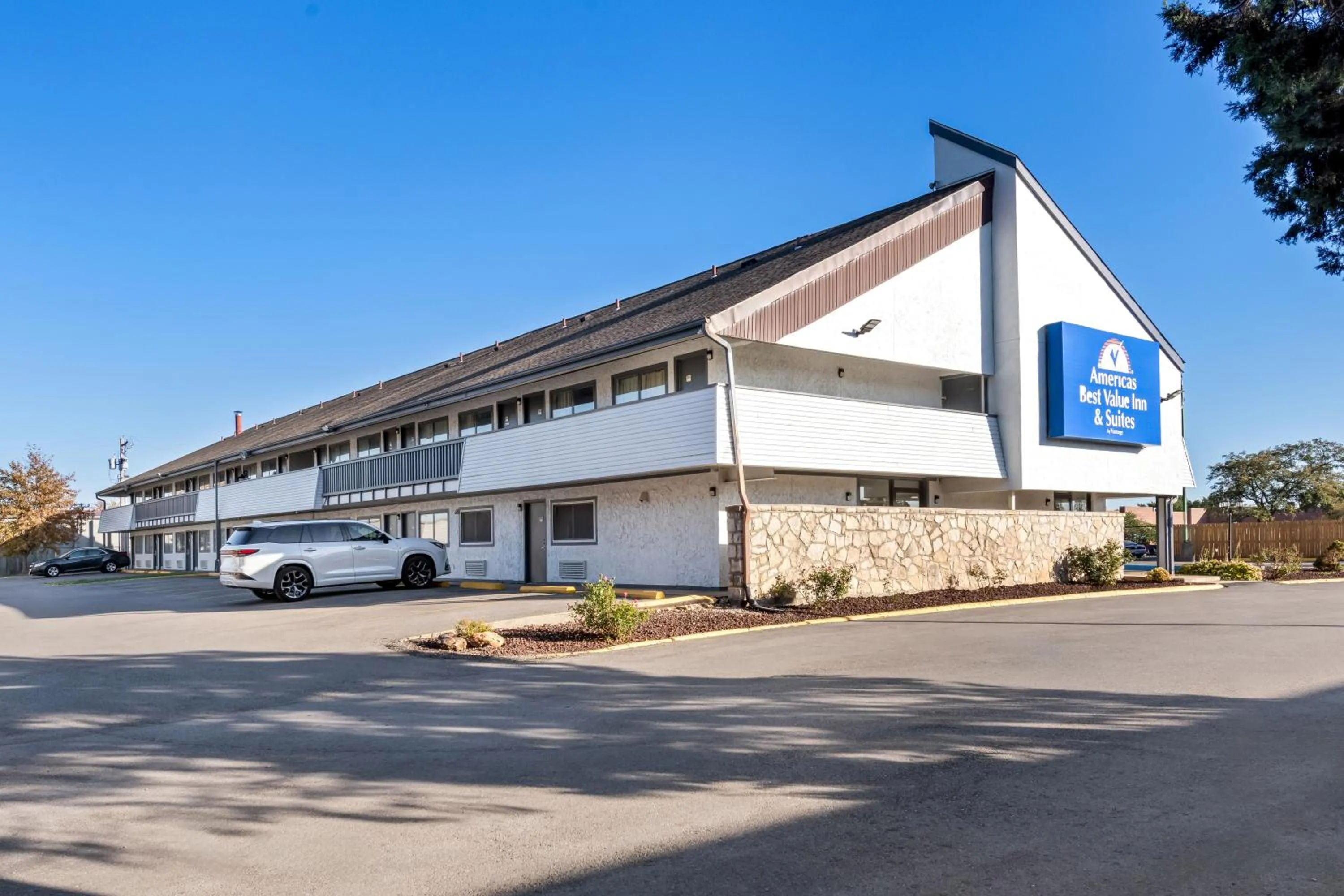 Property building in Americas Best Value Inn Kansas City East - Independence